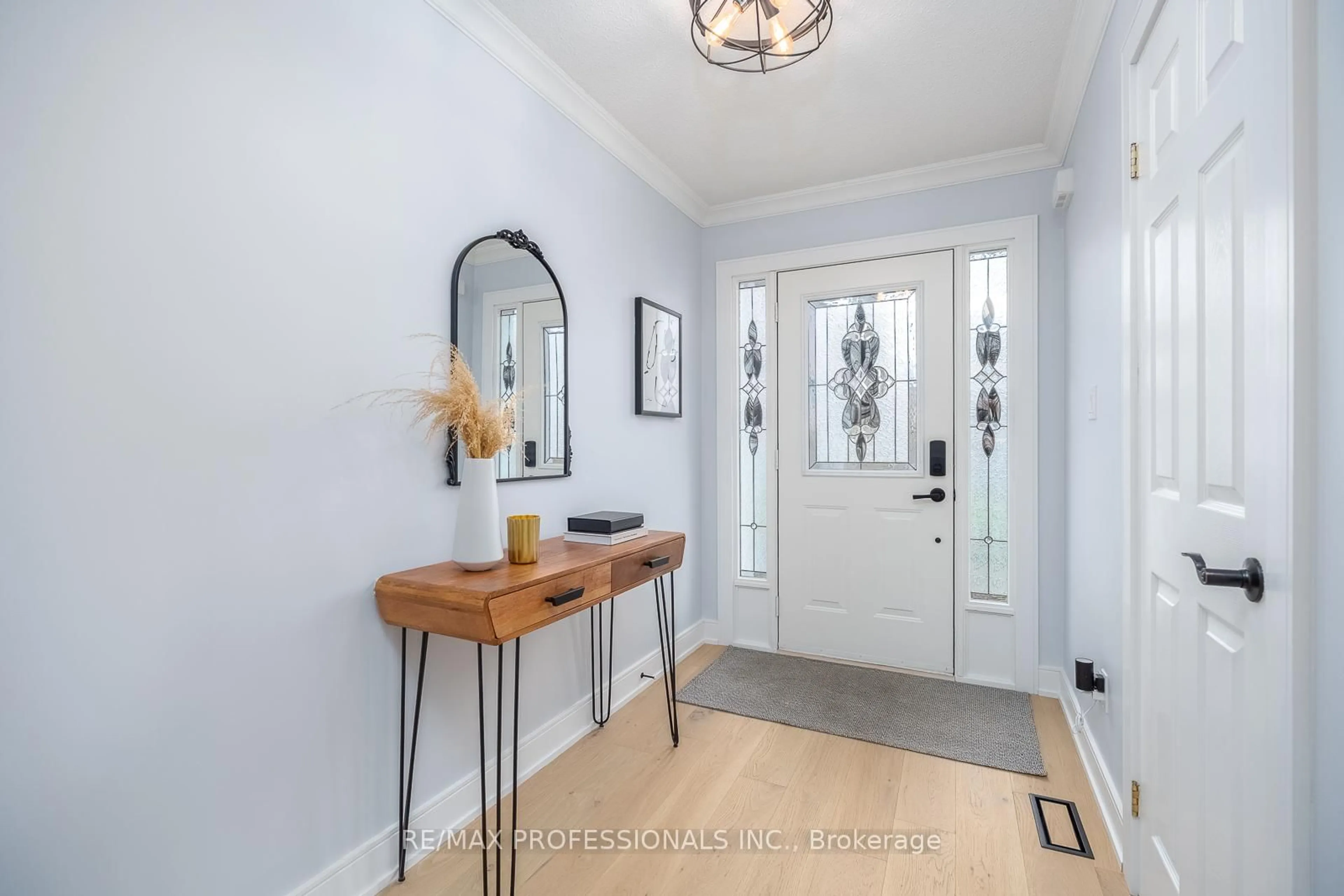 Indoor entryway for 1745 Creek Way #14, Burlington Ontario L7L 7E1