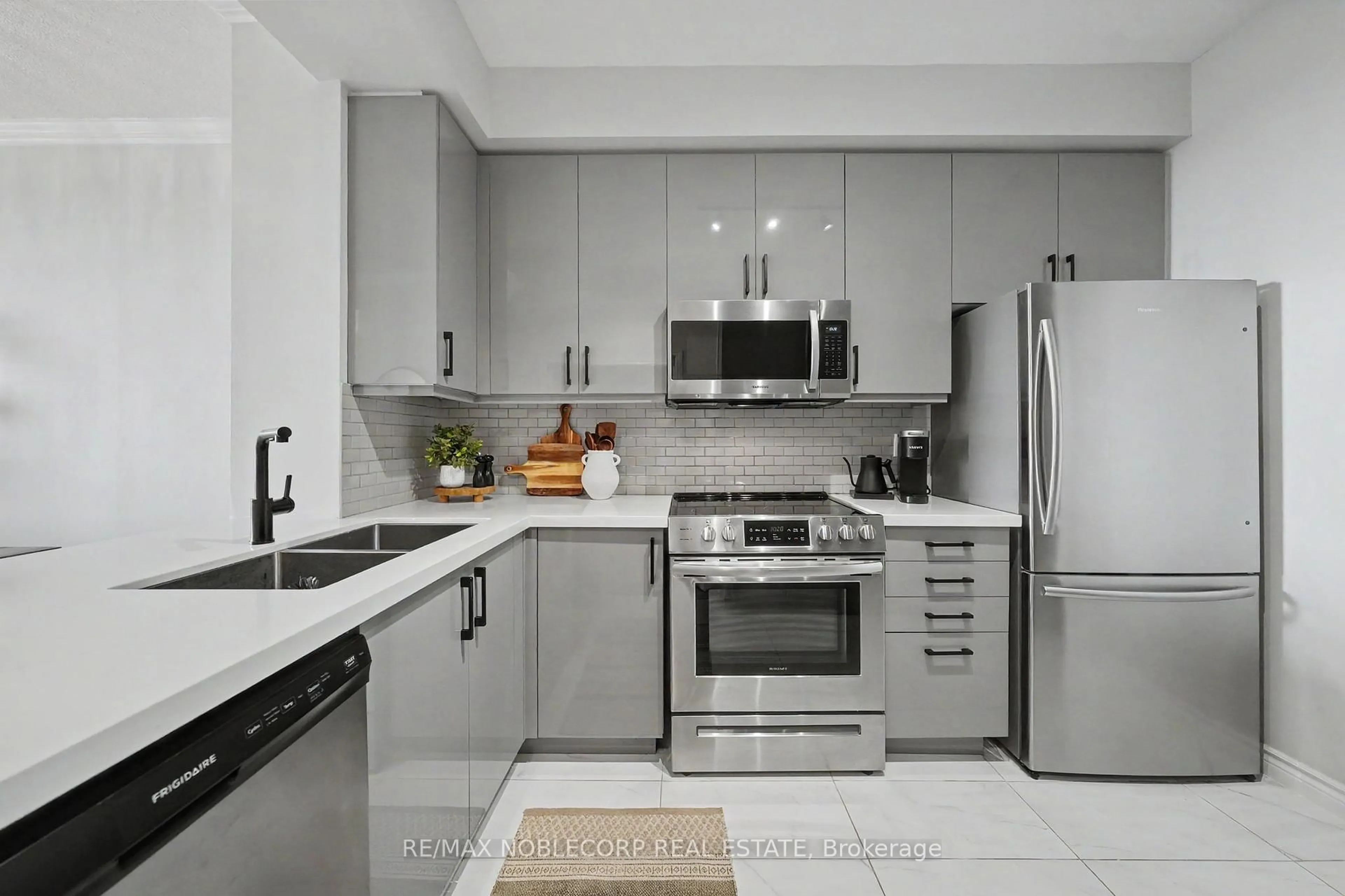 Standard kitchen, unknown for 1 Belvedere Crt #709, Brampton Ontario L6V 4M6
