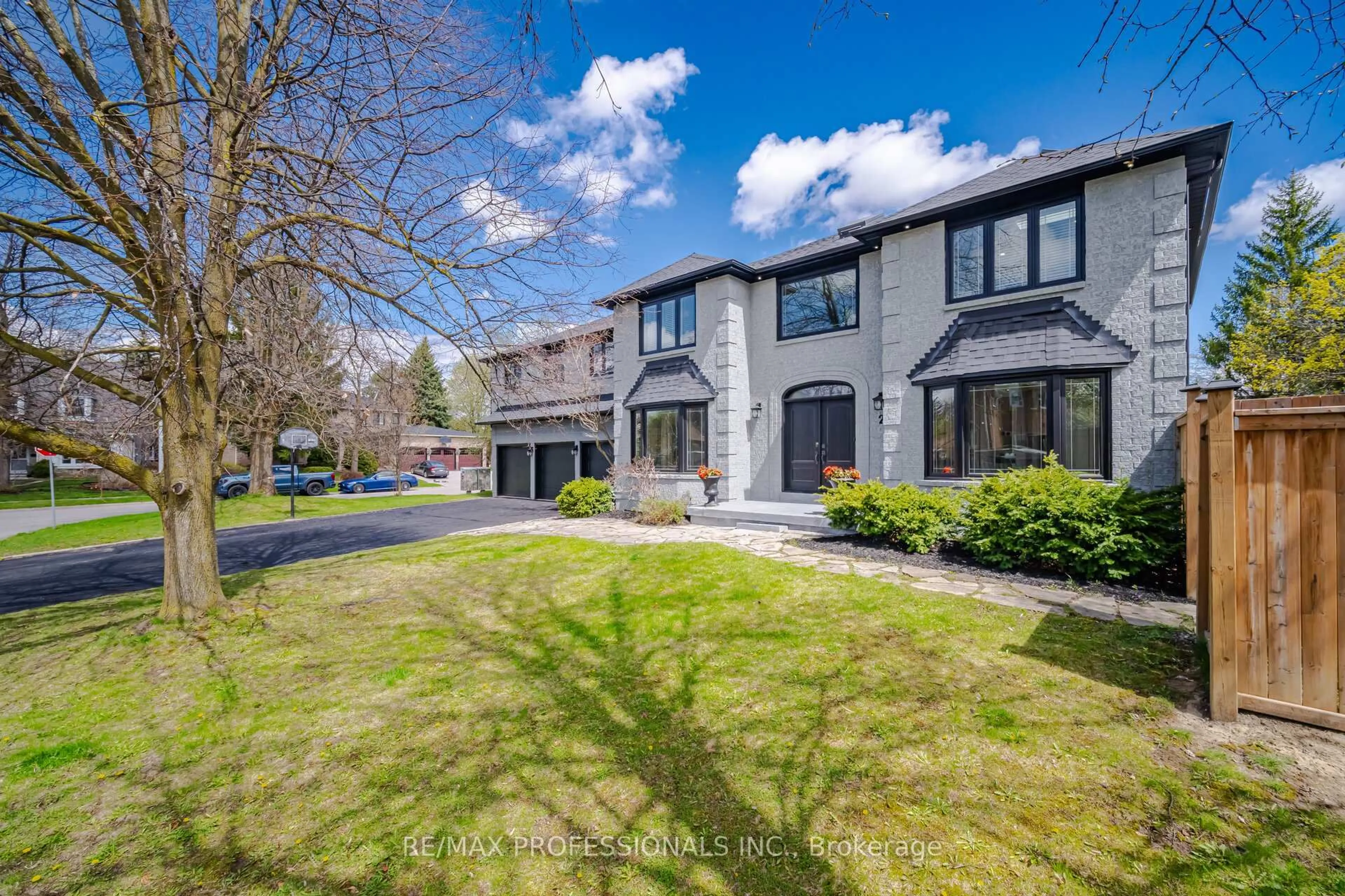 A pic from outside/outdoor area/front of a property/back of a property/a pic from drone, street for 2 Enchanted Crt, Brampton Ontario L6Z 3M9