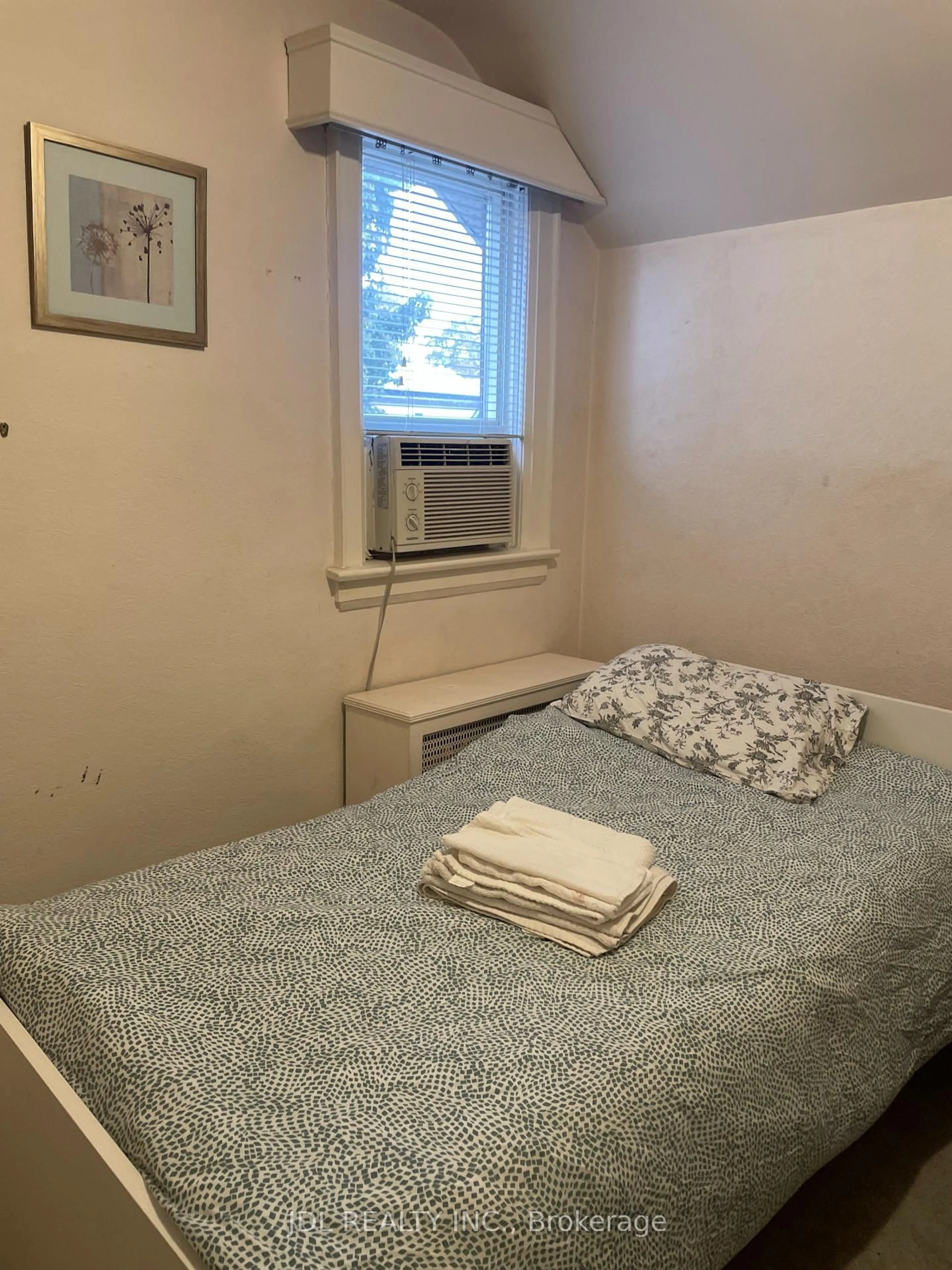 A pic of a room for 61 Guestville Ave, Toronto Ontario M6N 4N4