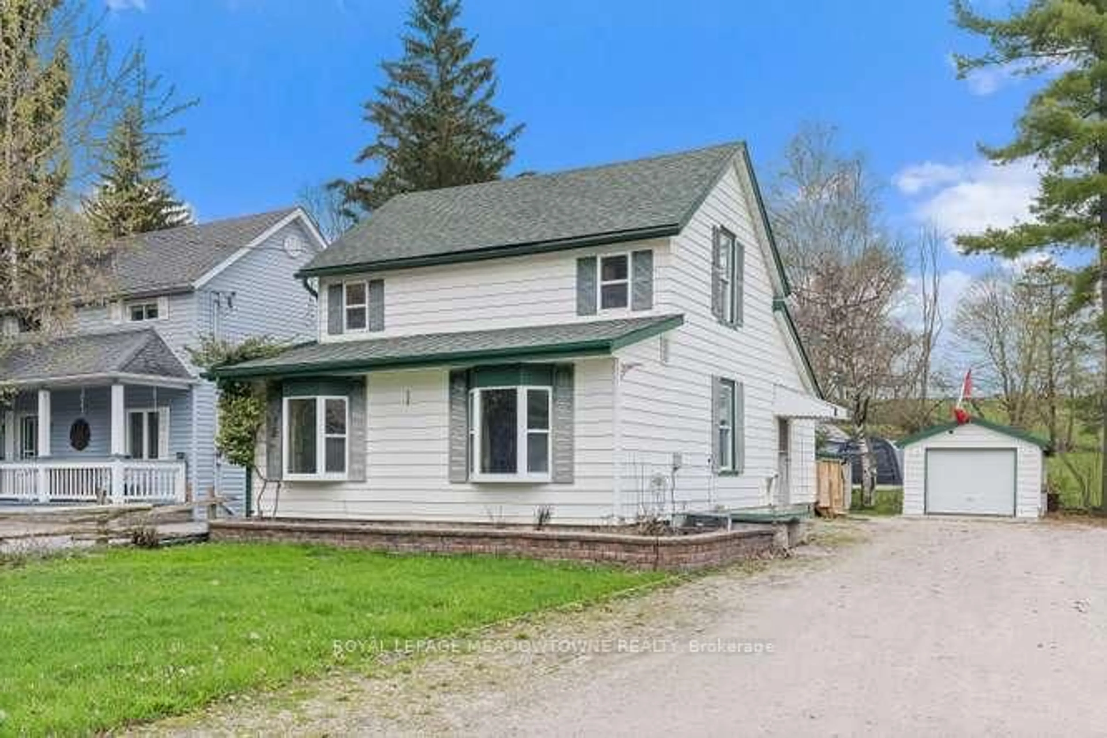 Home with vinyl exterior material, street for 1442 Mill St, Caledon Ontario L7C 1S1
