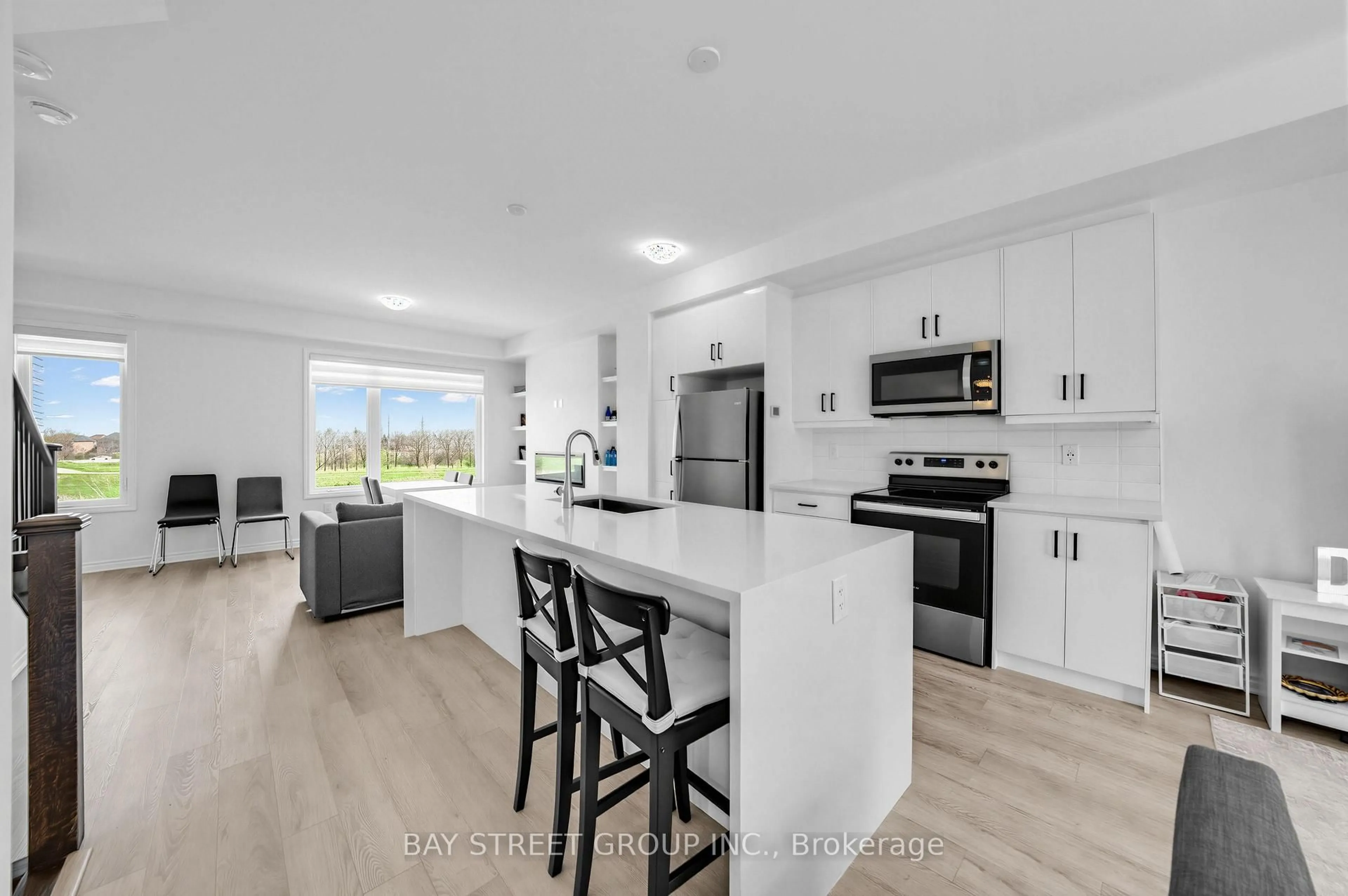 Open concept kitchen, ceramic/tile floor for 1399 Shevchenko Blvd, Oakville Ontario L6M 5P3