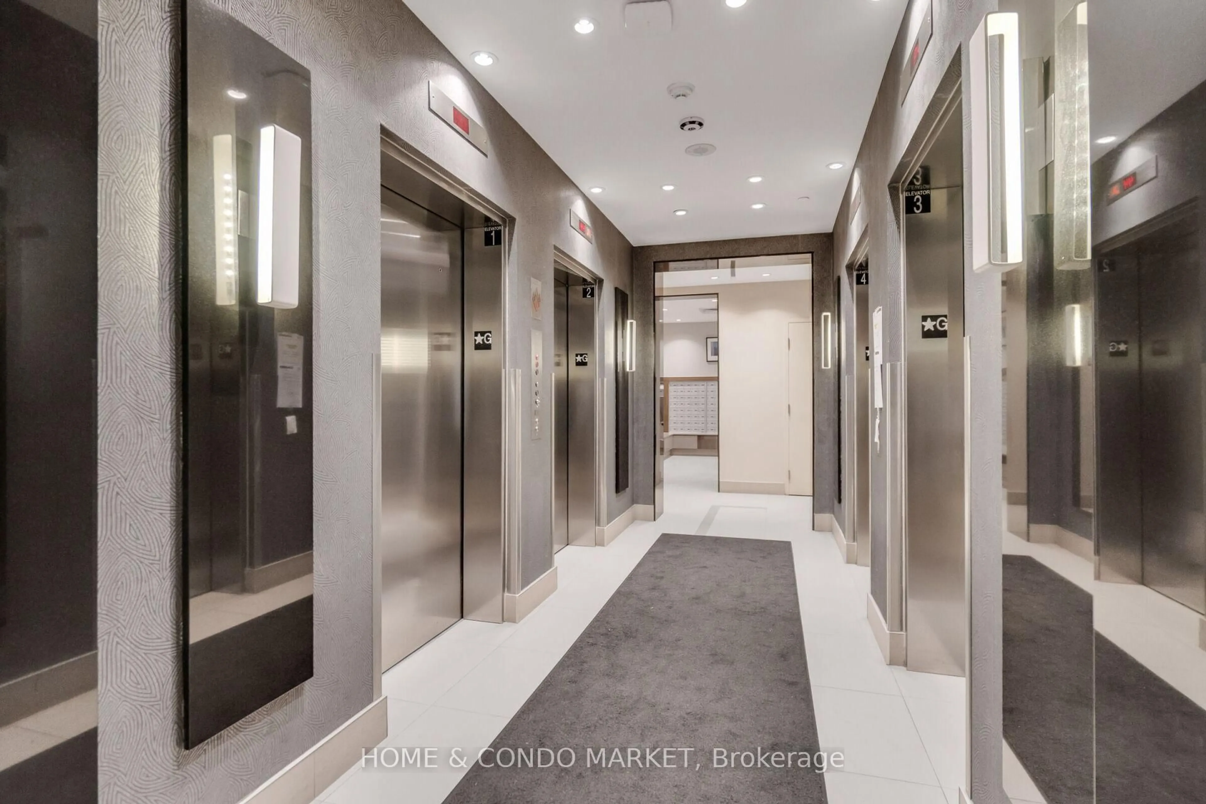Indoor foyer for 3975 Grand Park Dr #2002, Mississauga Ontario L5B 0K4