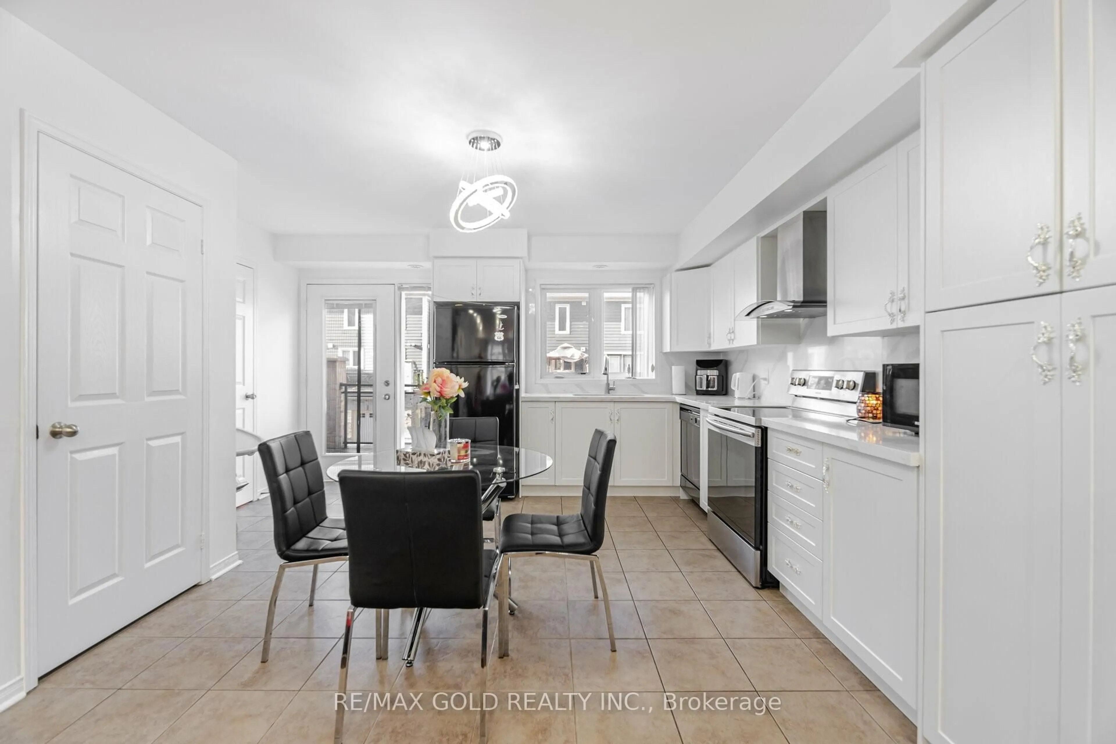 Open concept kitchen, ceramic/tile floor for 60 Fairwood Circ #142, Brampton Ontario L6R 0Y6