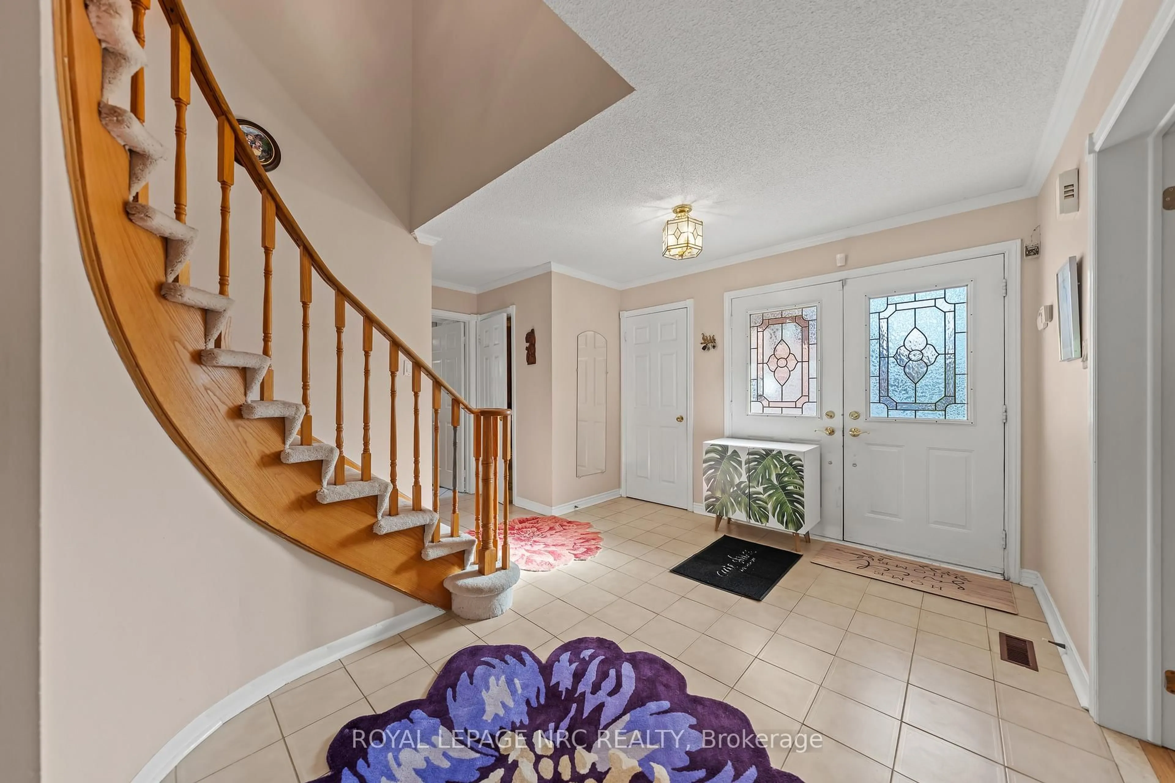 Indoor entryway for 2133 Grand Blvd, Oakville Ontario L6H 5M3