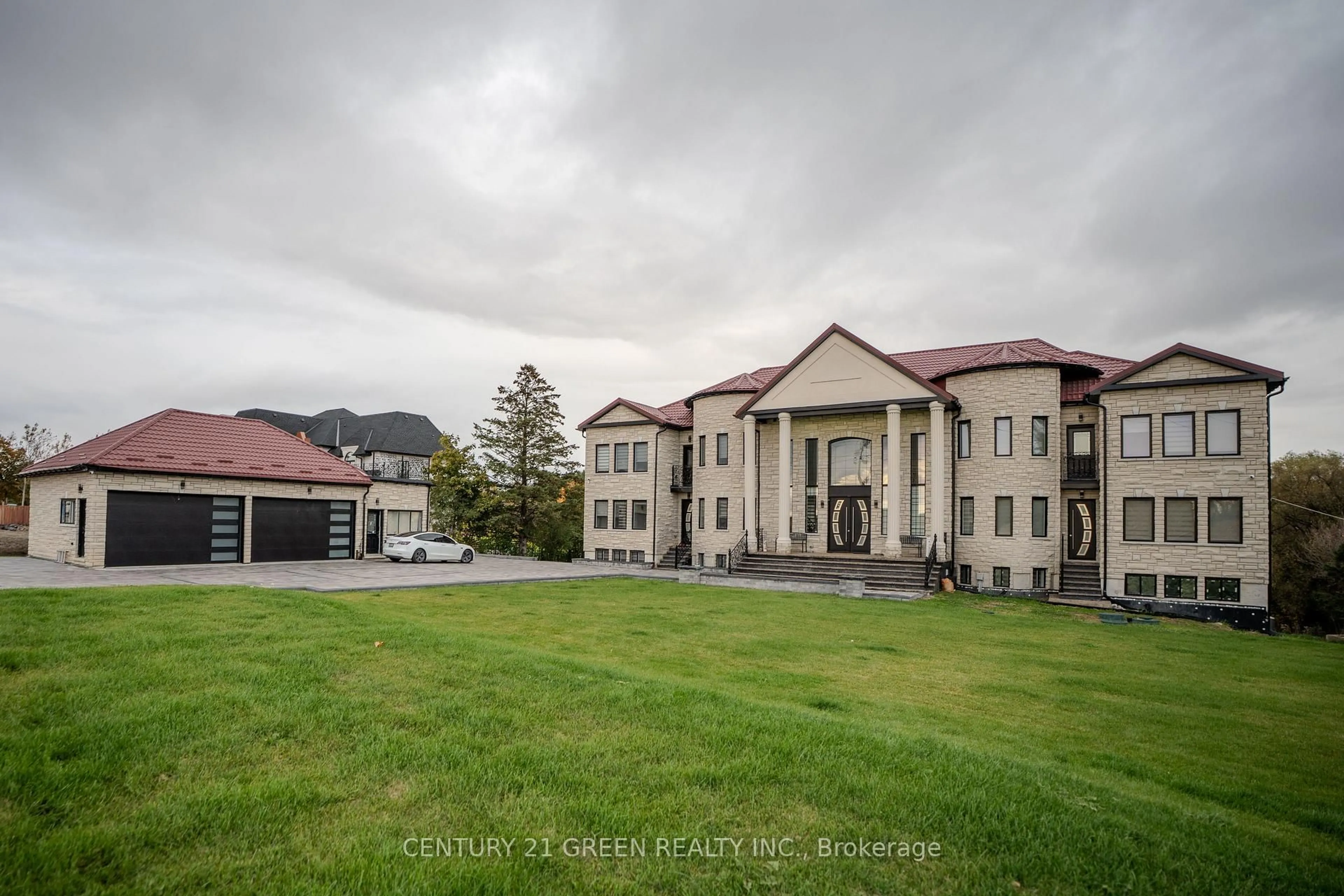 A pic from outside/outdoor area/front of a property/back of a property/a pic from drone, mountain view for 12161 The Gore Rd, Caledon Ontario L7E 0W5