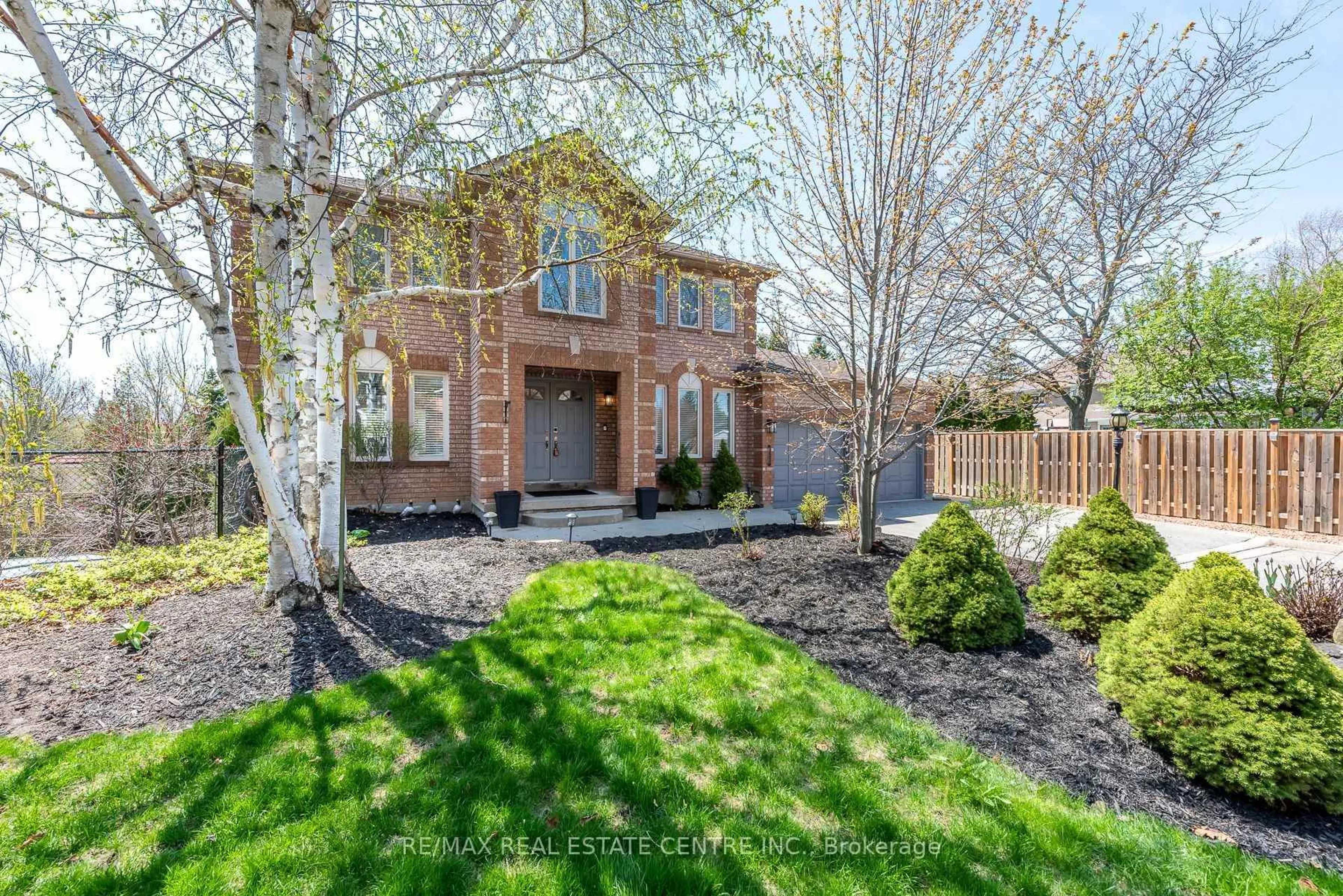Home with brick exterior material, street for 3408 Trelawny Circ, Mississauga Ontario L5N 6N6