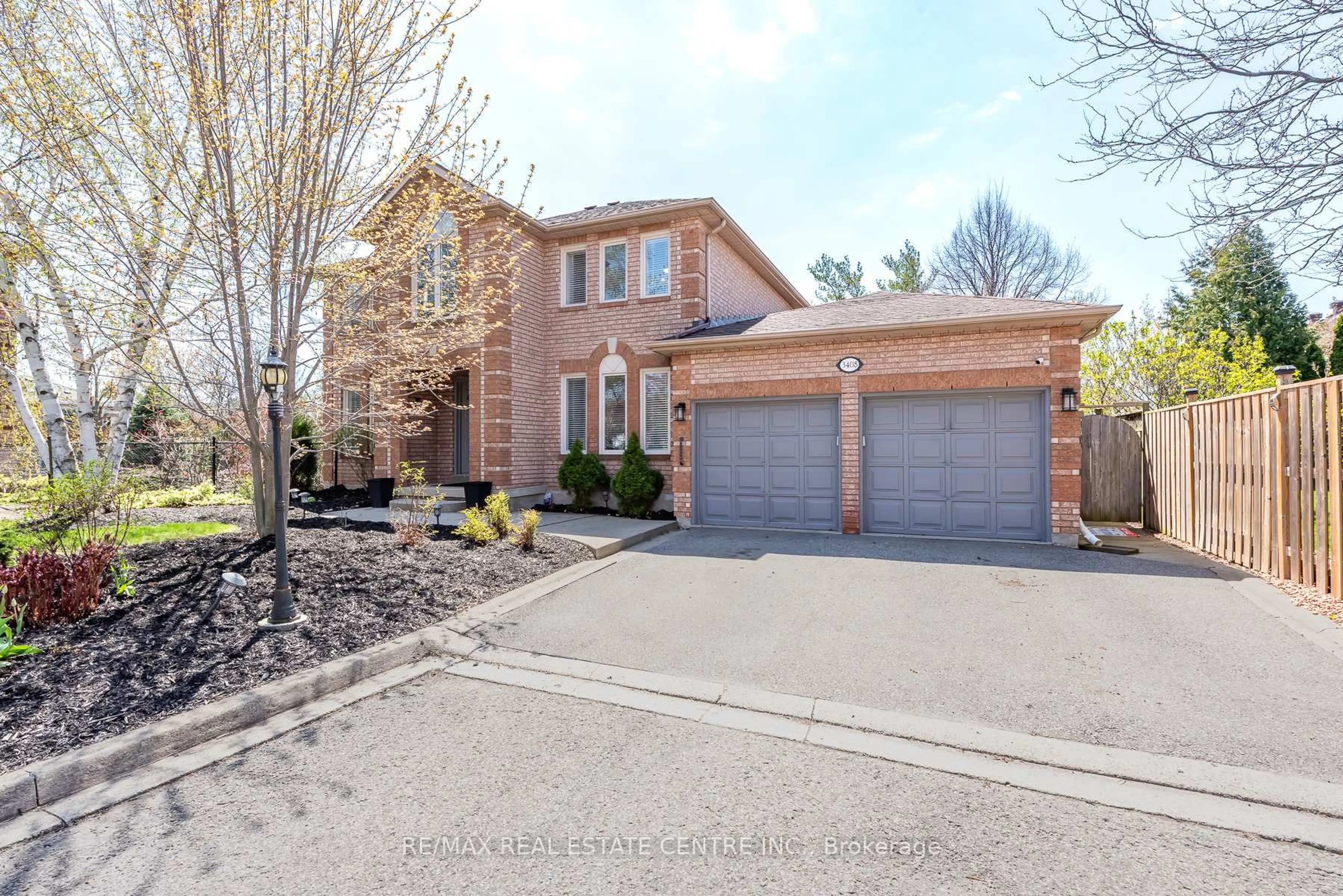 Home with brick exterior material, street for 3408 Trelawny Circ, Mississauga Ontario L5N 6N6