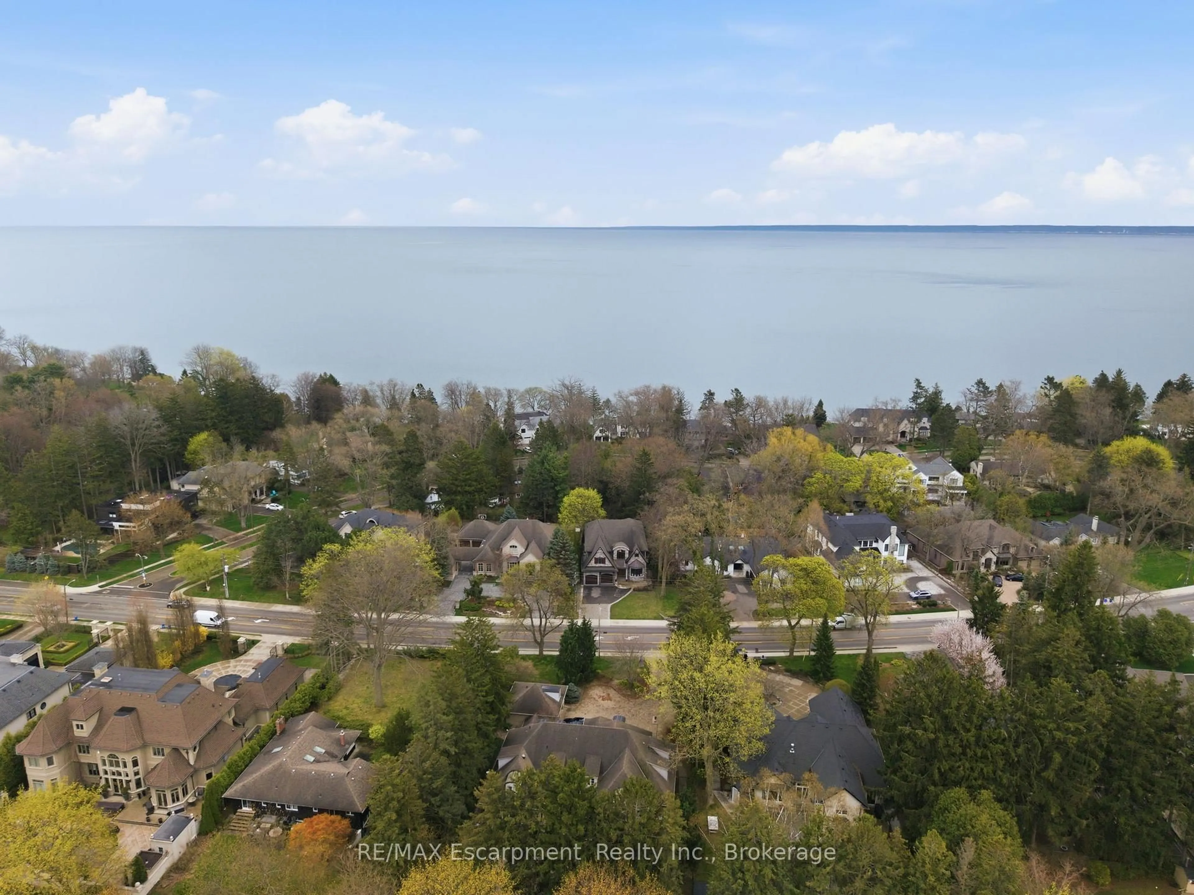 A pic from outside/outdoor area/front of a property/back of a property/a pic from drone, water/lake/river/ocean view for 4180 Lakeshore Rd, Burlington Ontario L7L 1A4