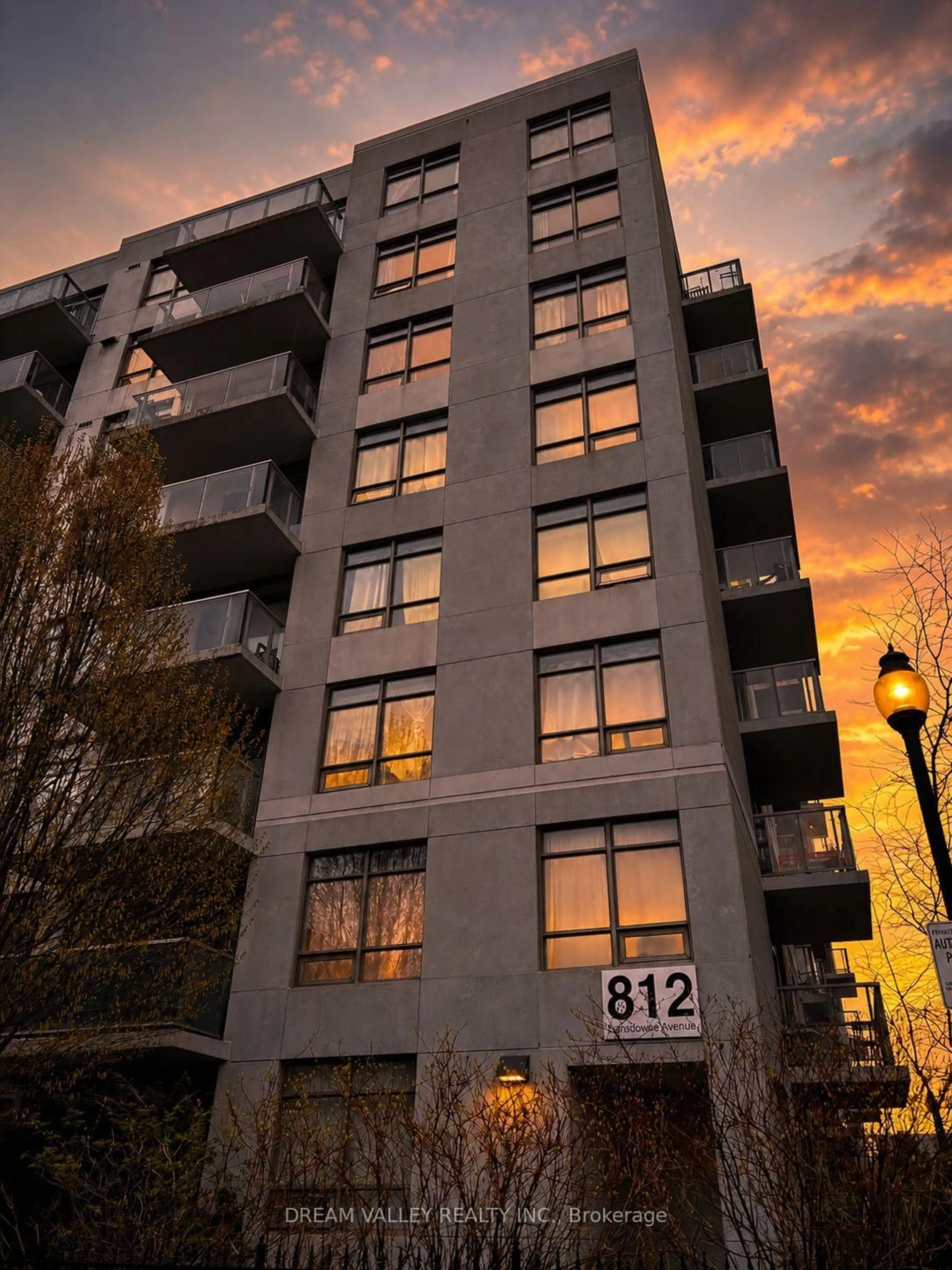 Unknown for 812 Lansdowne Ave #1114, Toronto Ontario M6H 4K5