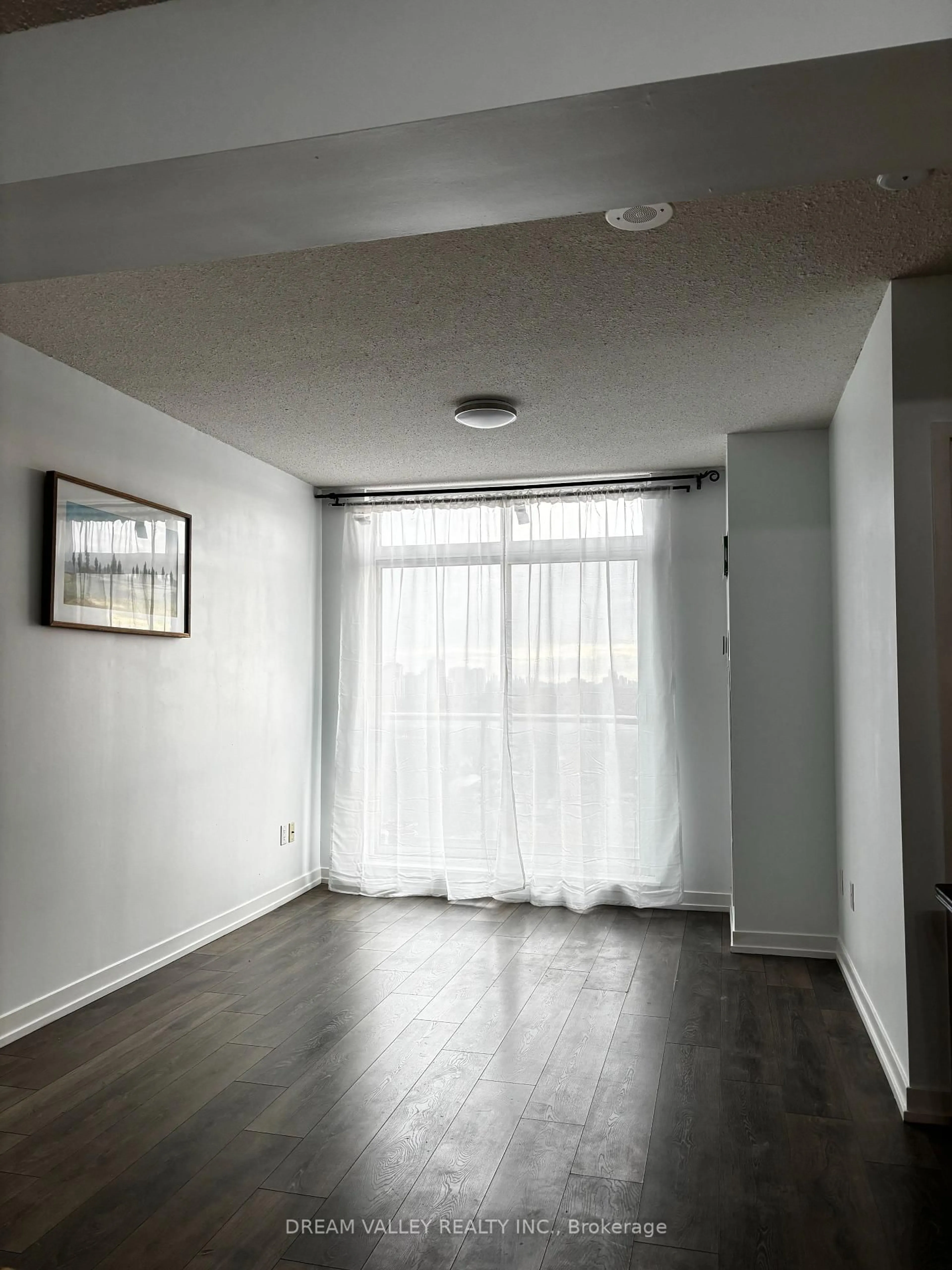 A pic of a room for 812 Lansdowne Ave #1114, Toronto Ontario M6H 4K5