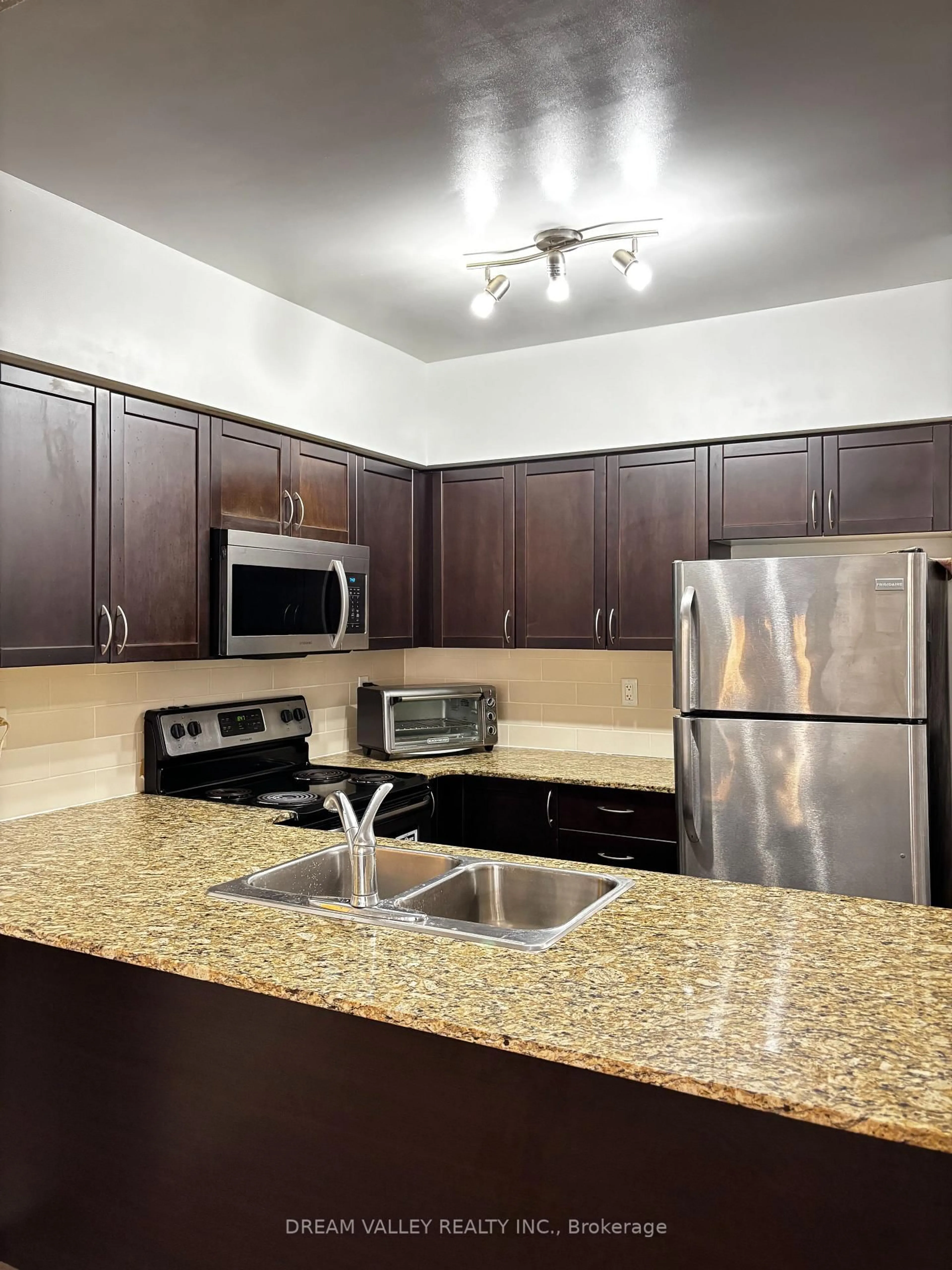 Standard kitchen, unknown for 812 Lansdowne Ave #1114, Toronto Ontario M6H 4K5