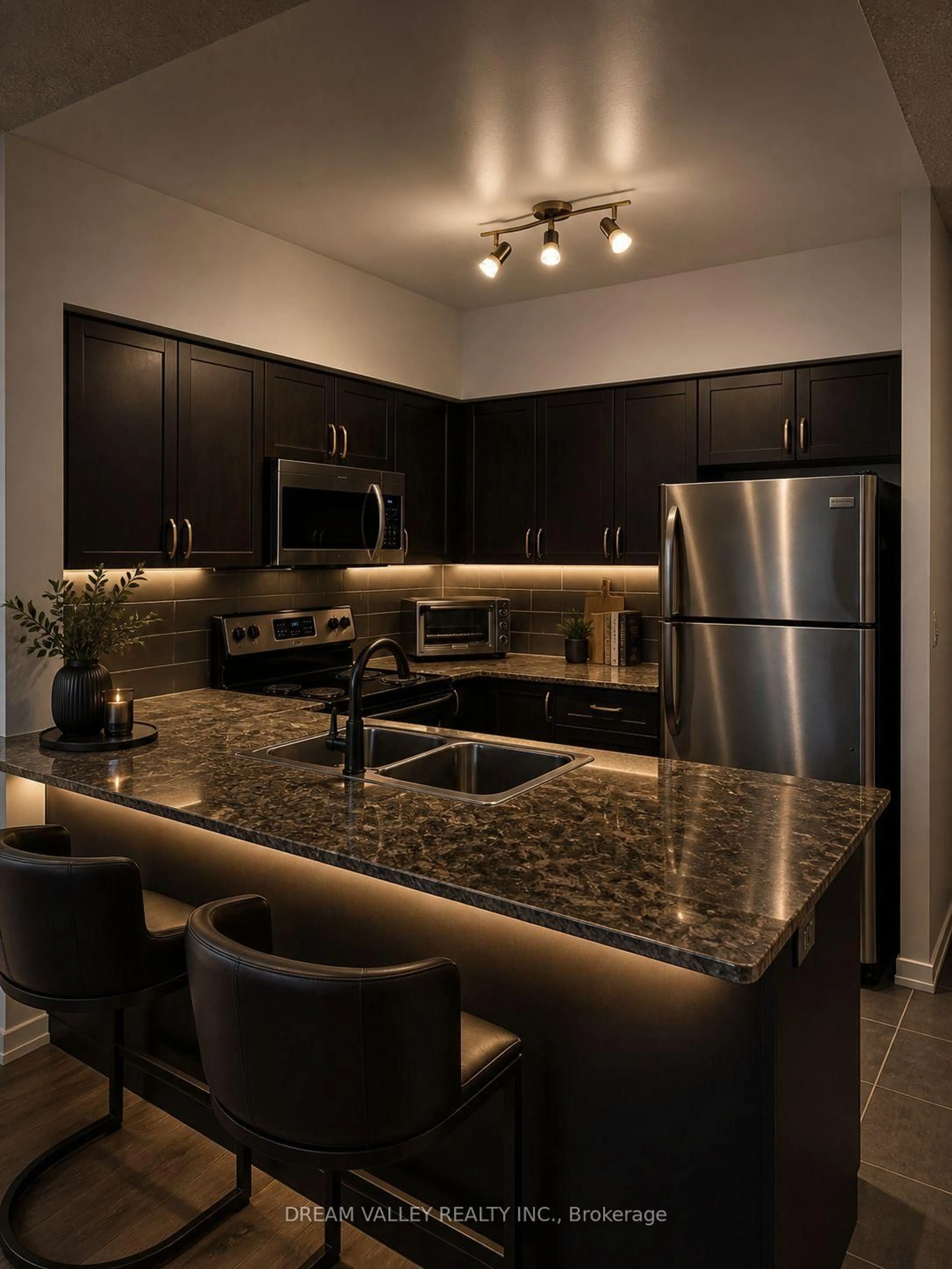 Unknown for 812 Lansdowne Ave #1114, Toronto Ontario M6H 4K5
