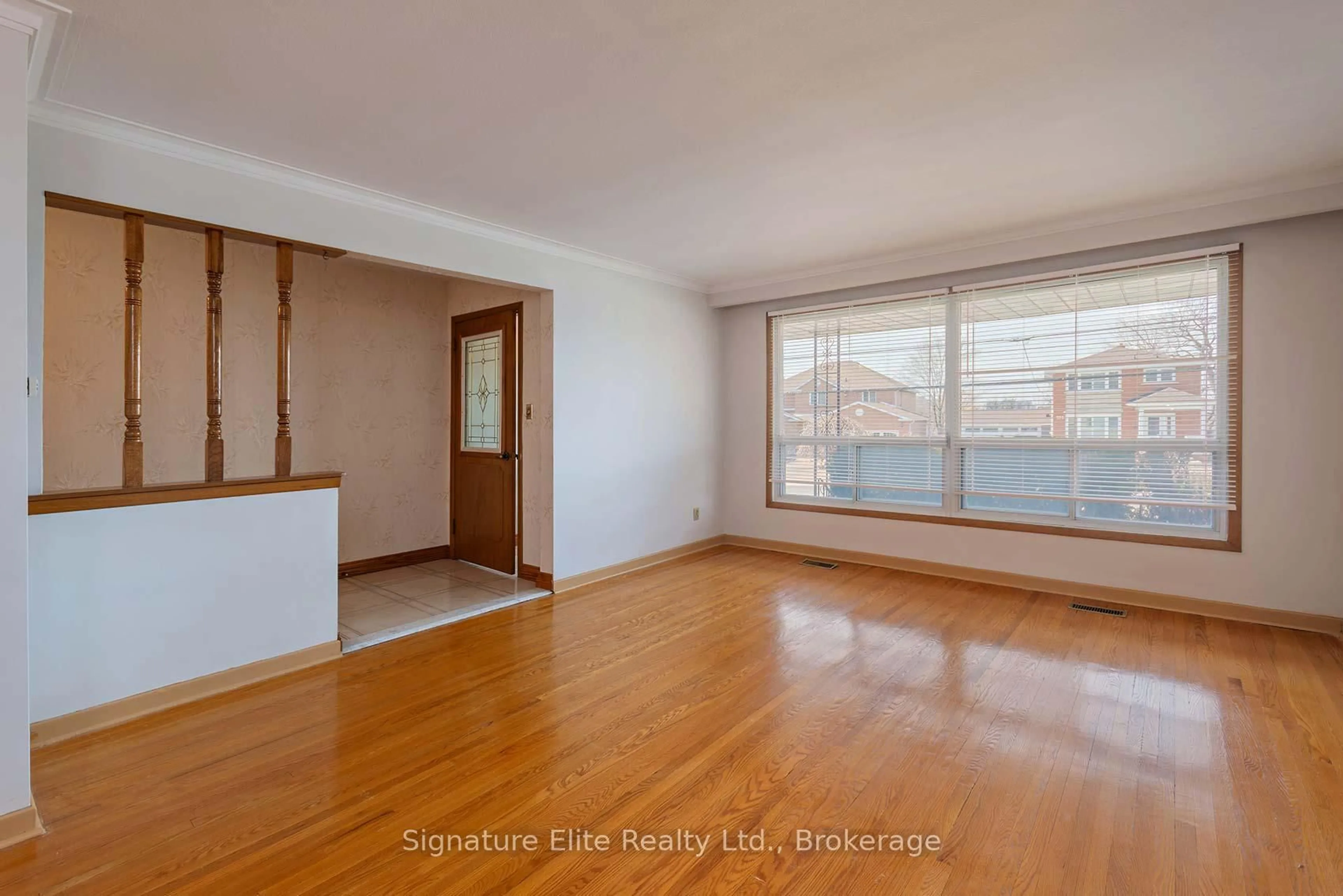 A pic of a room for 255 Culford Rd, Toronto Ontario M6L 2V1