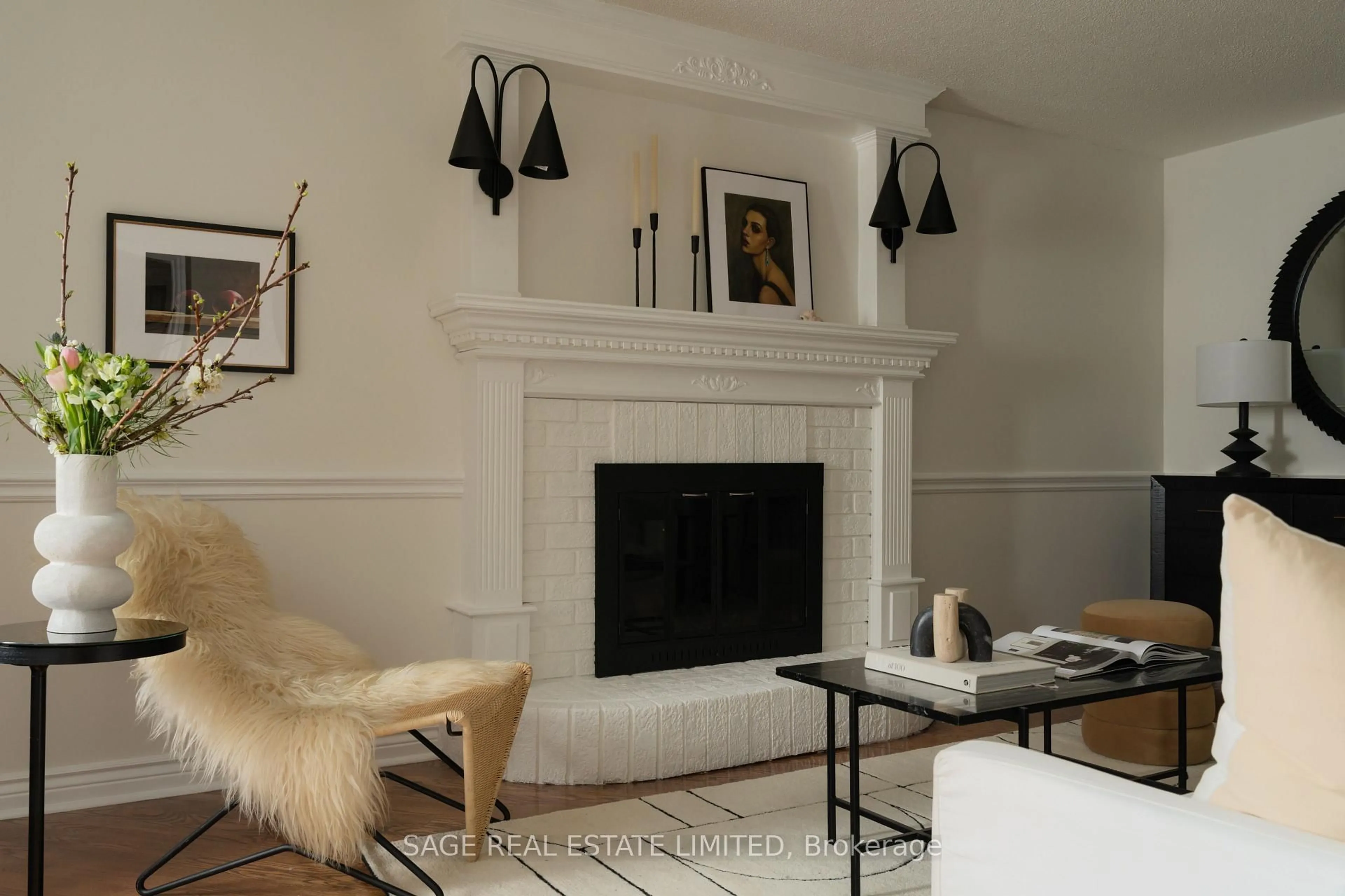 Living room with furniture, unknown for 1017 Ceremonial Dr, Mississauga Ontario L5R 2Z8