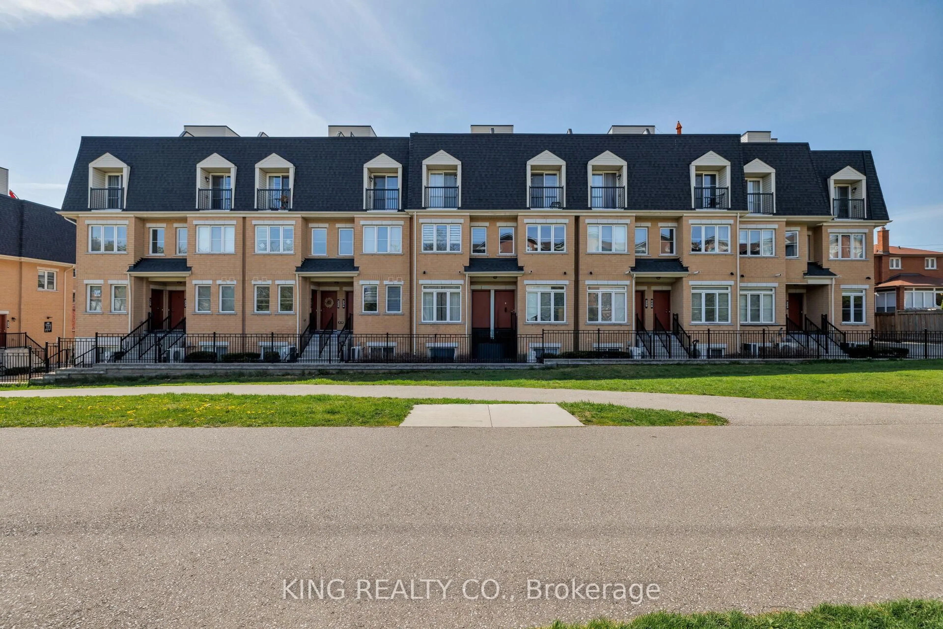 A pic from outside/outdoor area/front of a property/back of a property/a pic from drone, building for 390 Hopewell Ave #138, Toronto Ontario M6E 2S2