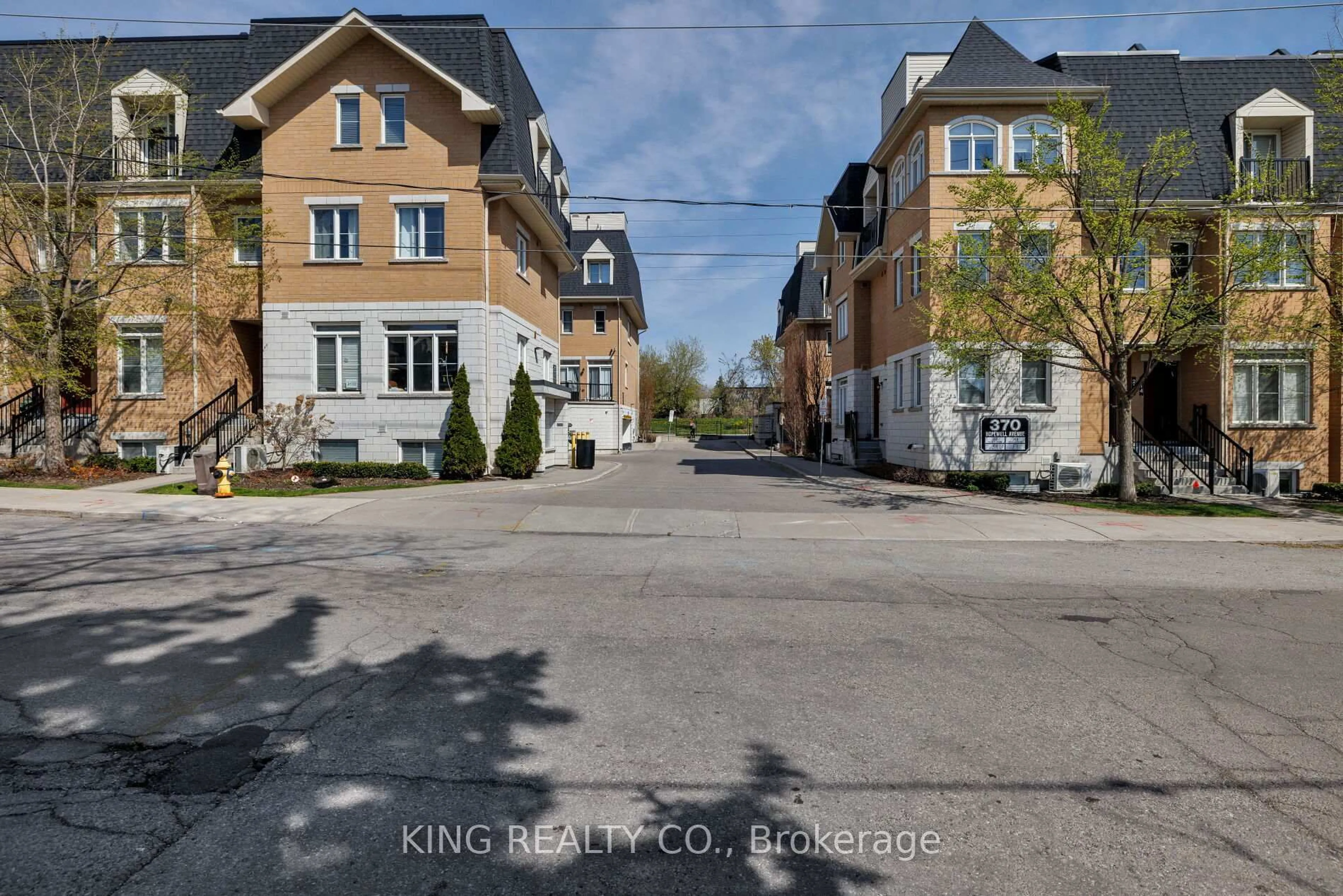 Unknown for 390 Hopewell Ave #138, Toronto Ontario M6E 2S2