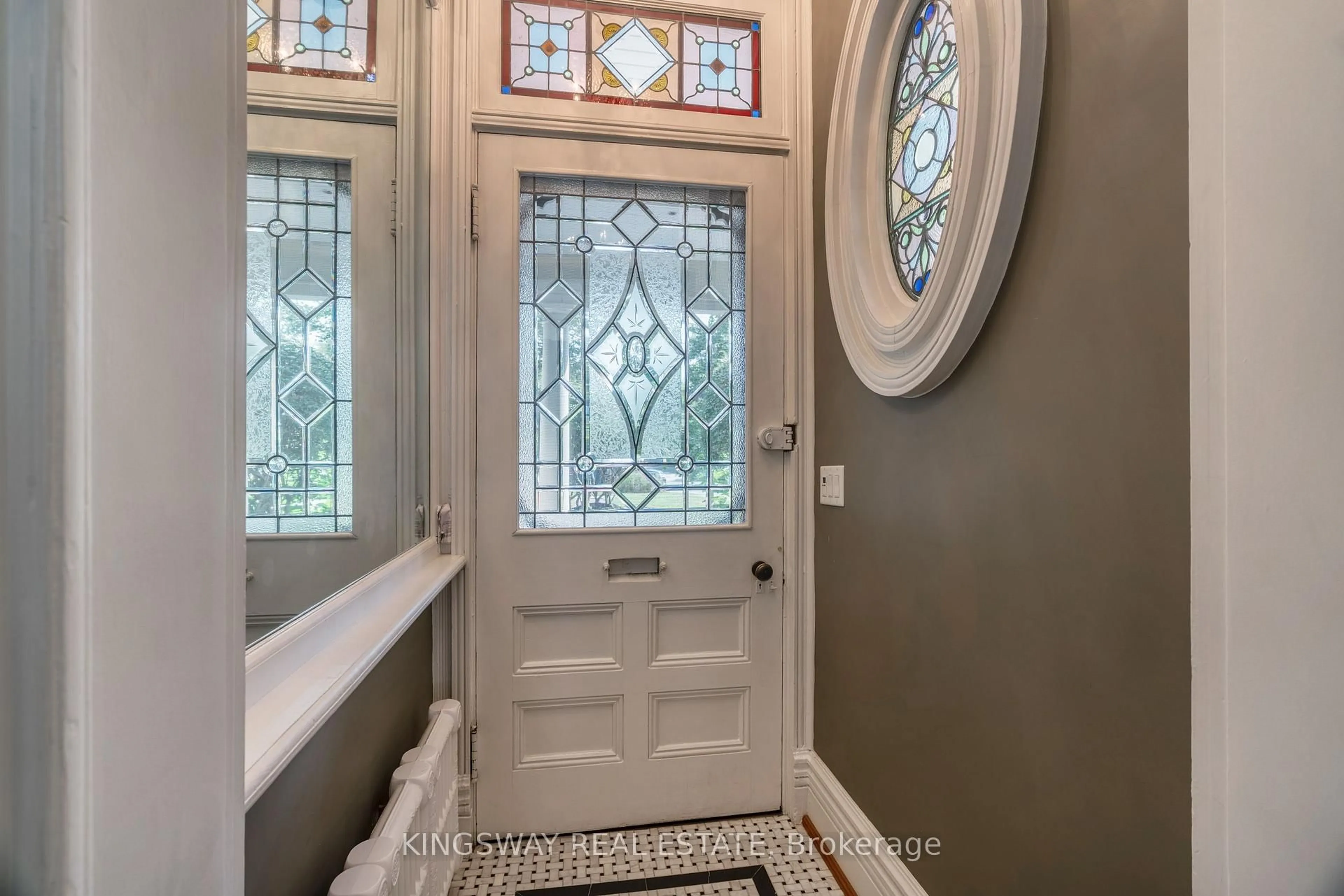 Indoor entryway for 166 High Park Ave, Toronto Ontario M6P 2S4