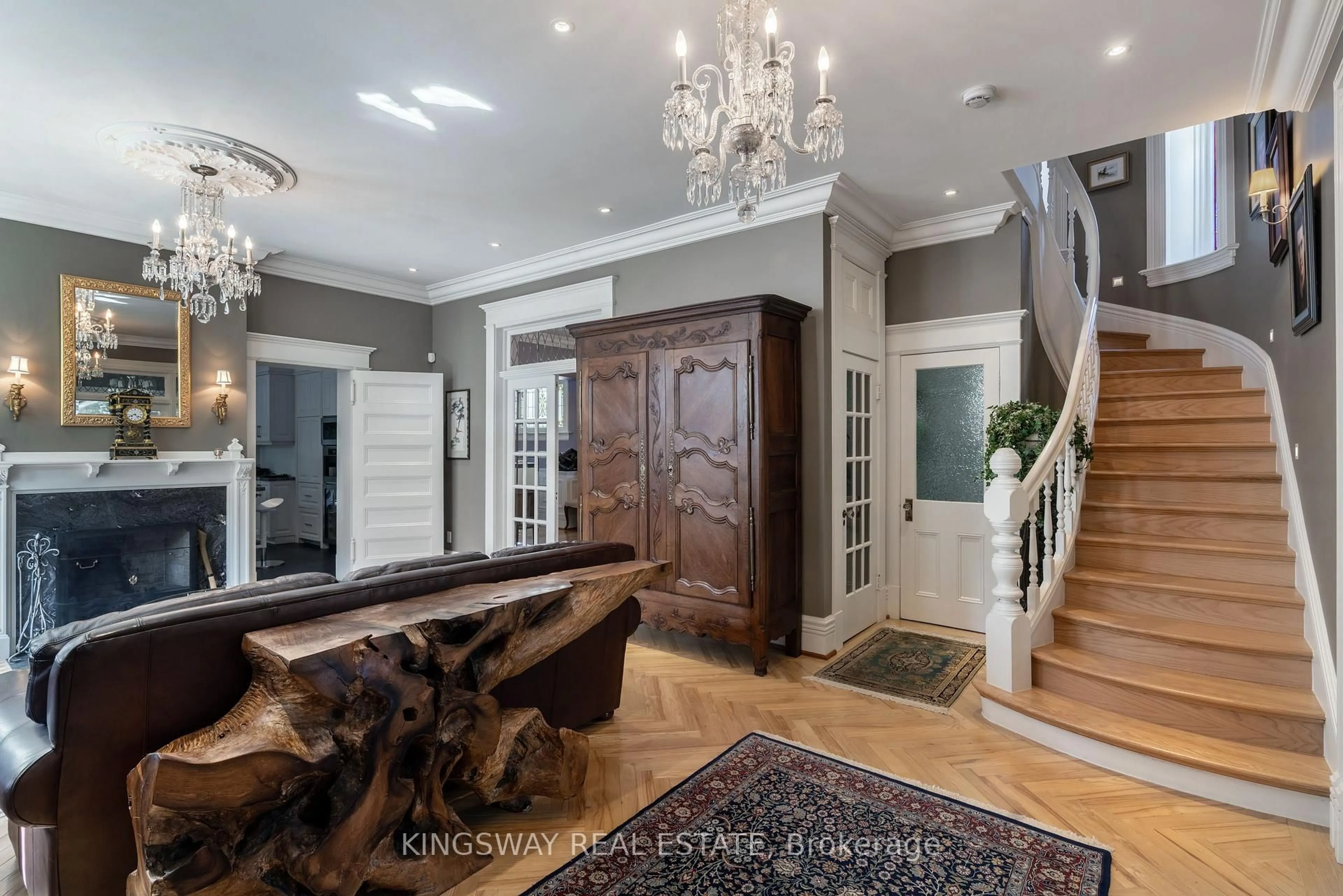 Indoor foyer for 166 High Park Ave, Toronto Ontario M6P 2S4
