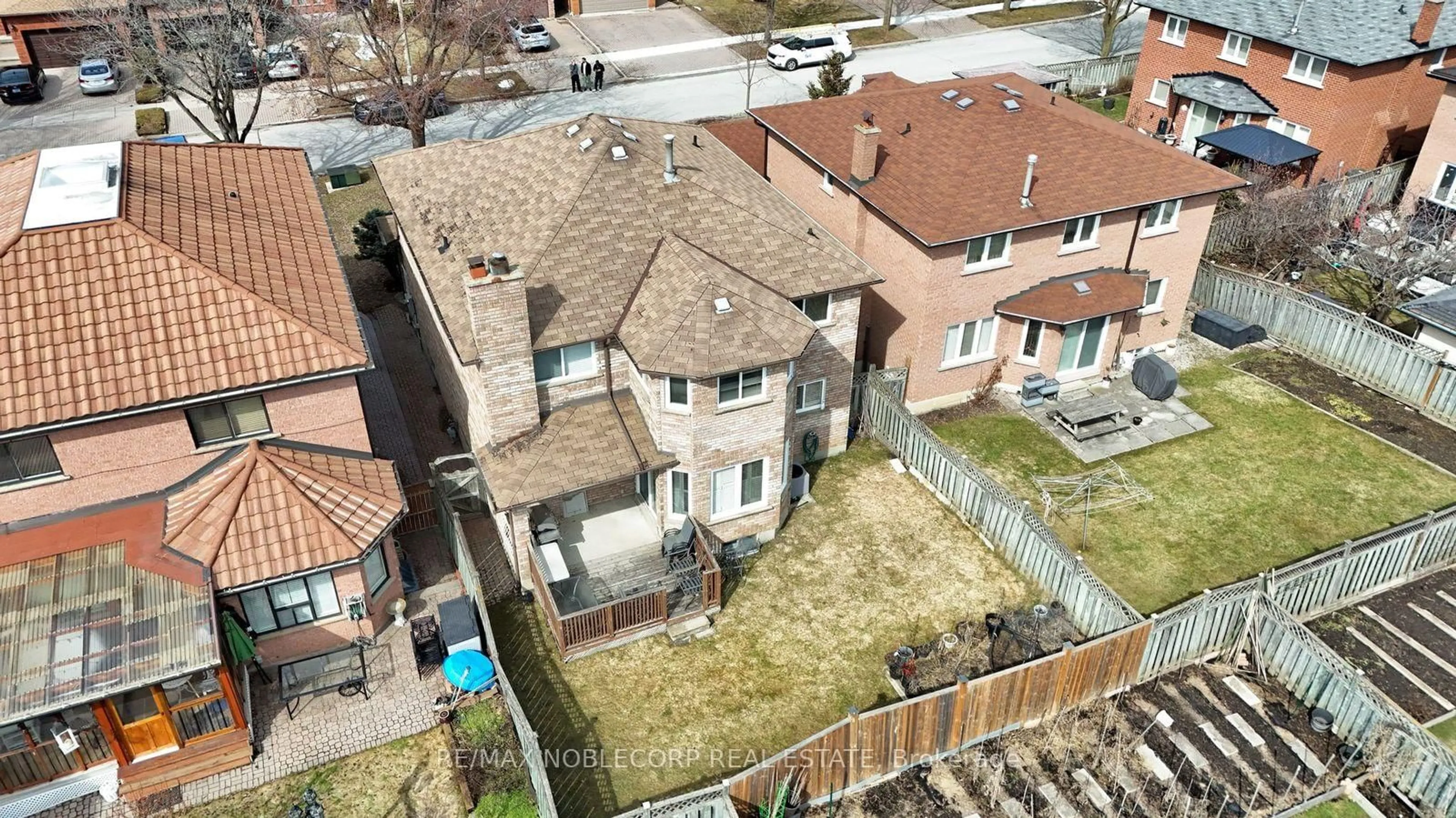 A pic from outside/outdoor area/front of a property/back of a property/a pic from drone, unknown for 100 Glenn Hawthorne Blvd, Mississauga Ontario L5R 2K3