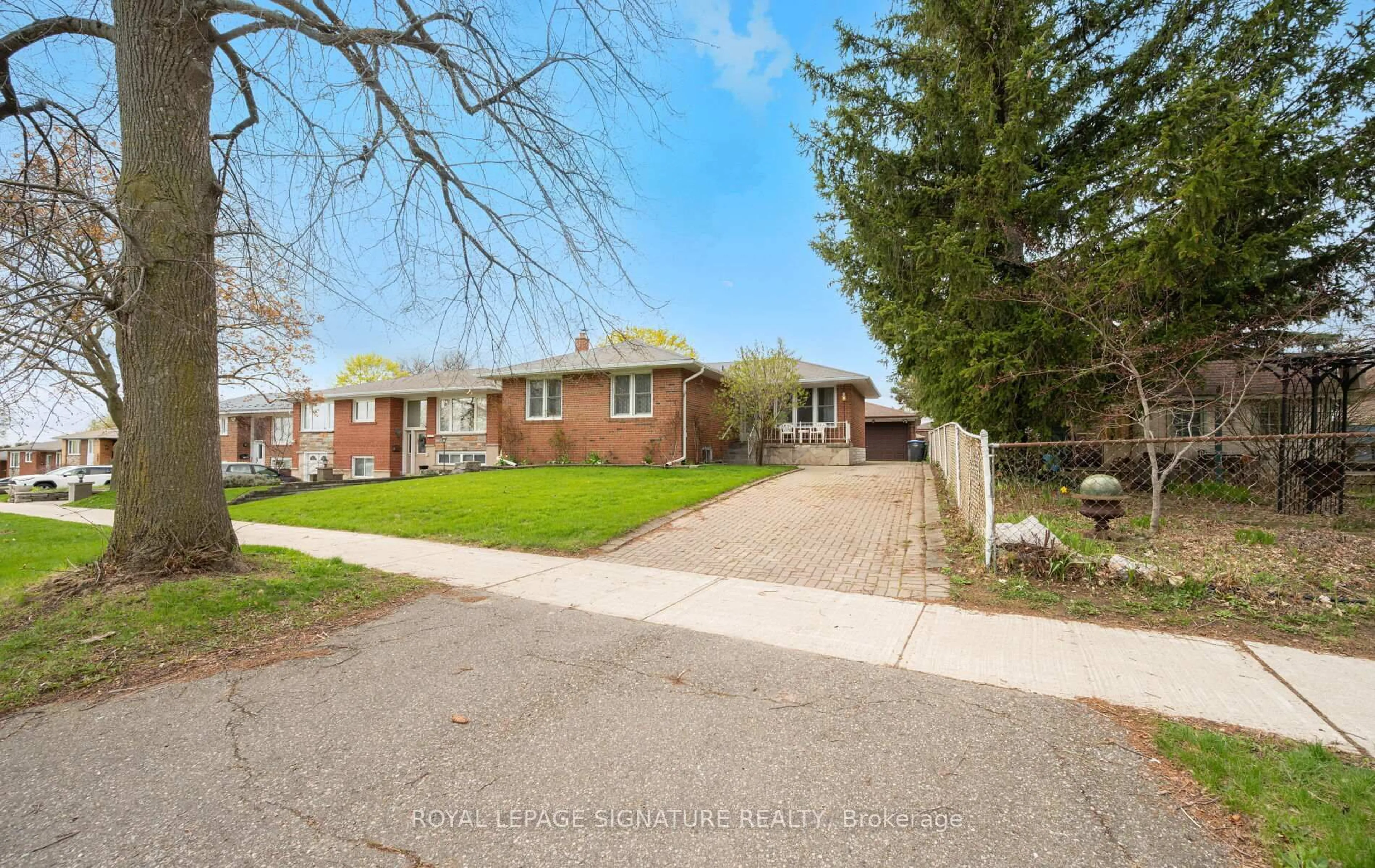 Home with brick exterior material, street for 1322 Kelly Rd, Mississauga Ontario L5J 3T9