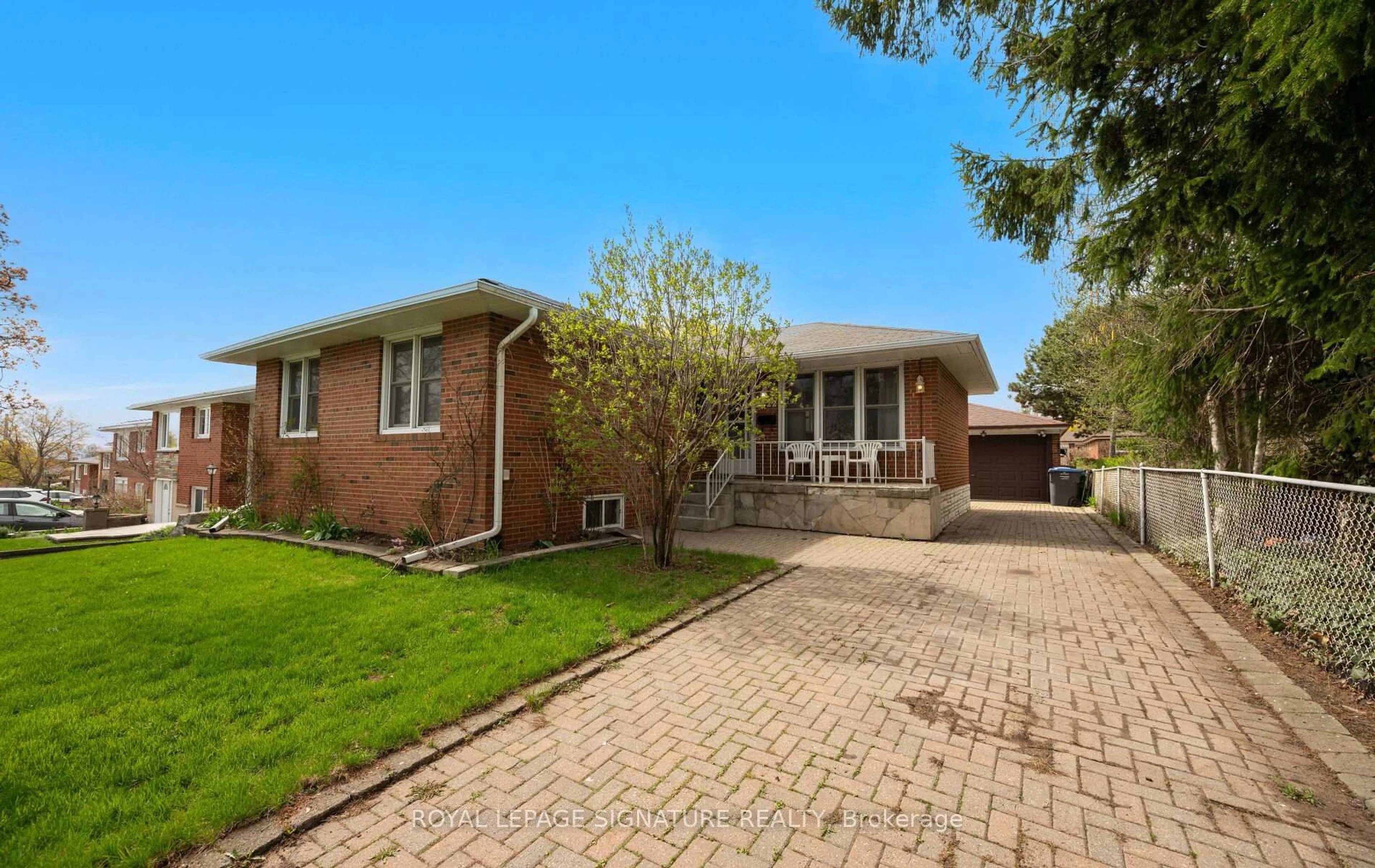 Home with brick exterior material, street for 1322 Kelly Rd, Mississauga Ontario L5J 3T9