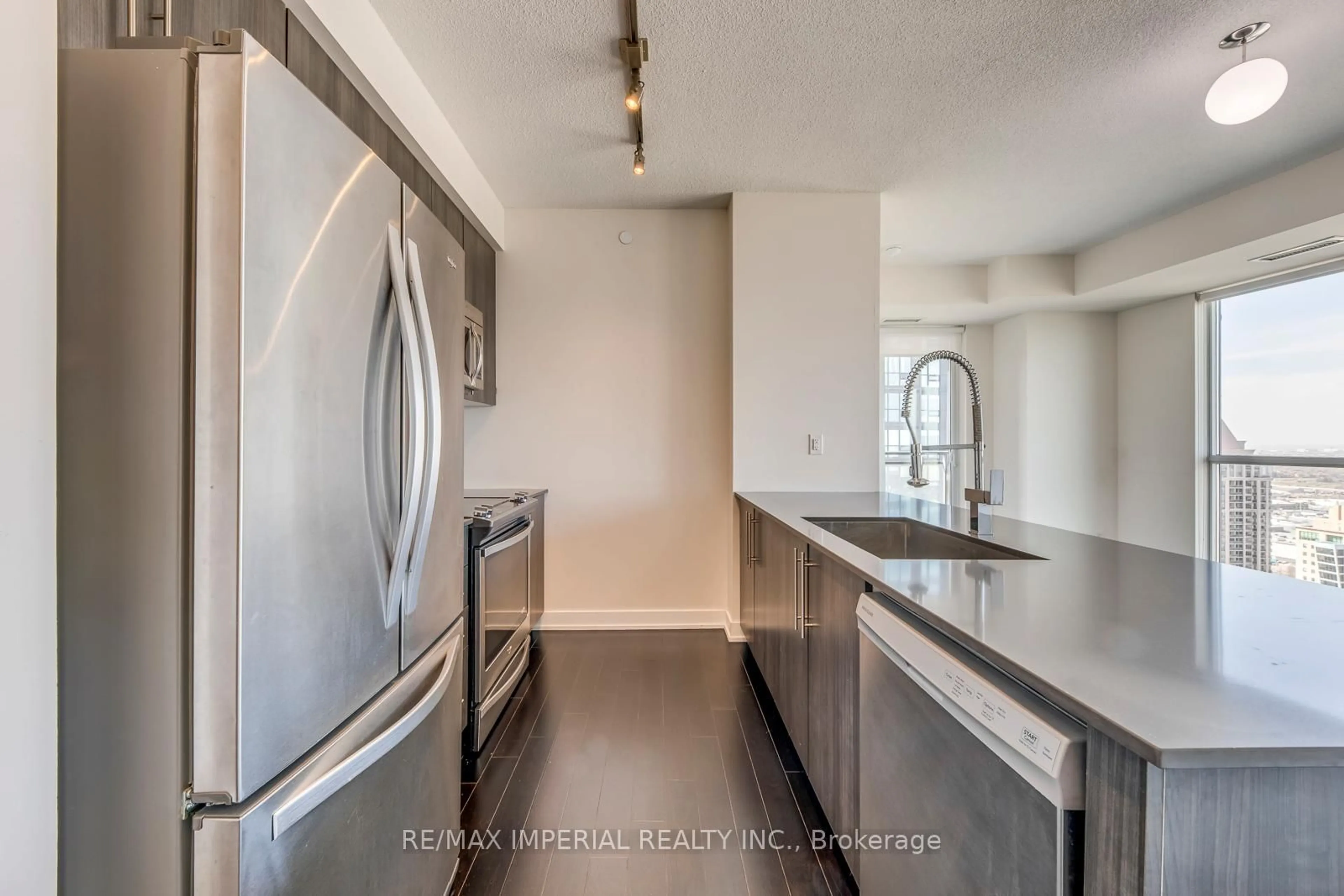 Unknown for 4011 Brickstone Mews #3105, Mississauga Ontario L5B 0J7