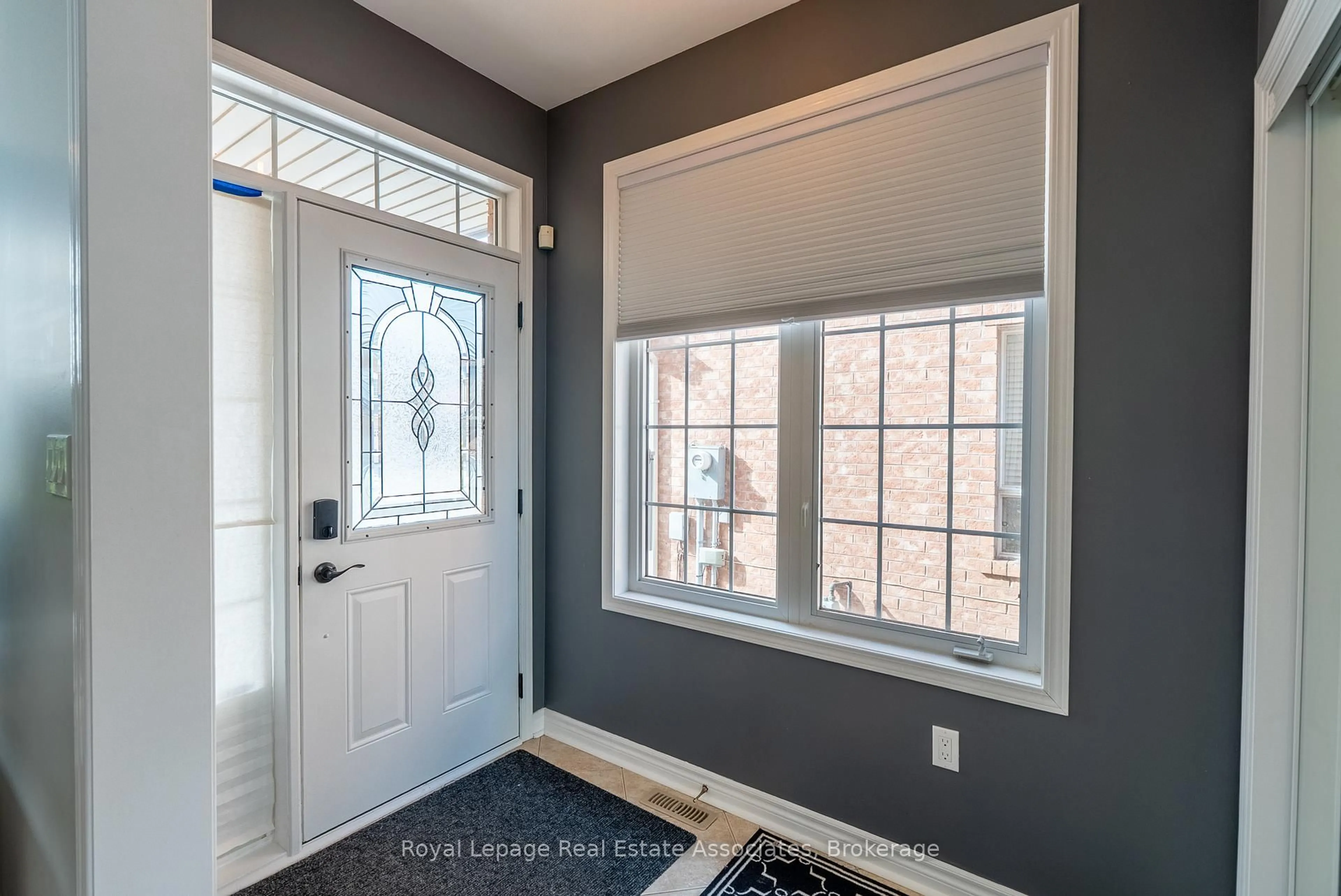 Indoor entryway for 46 Dehaviland Cres, Brampton Ontario L6X 0M9