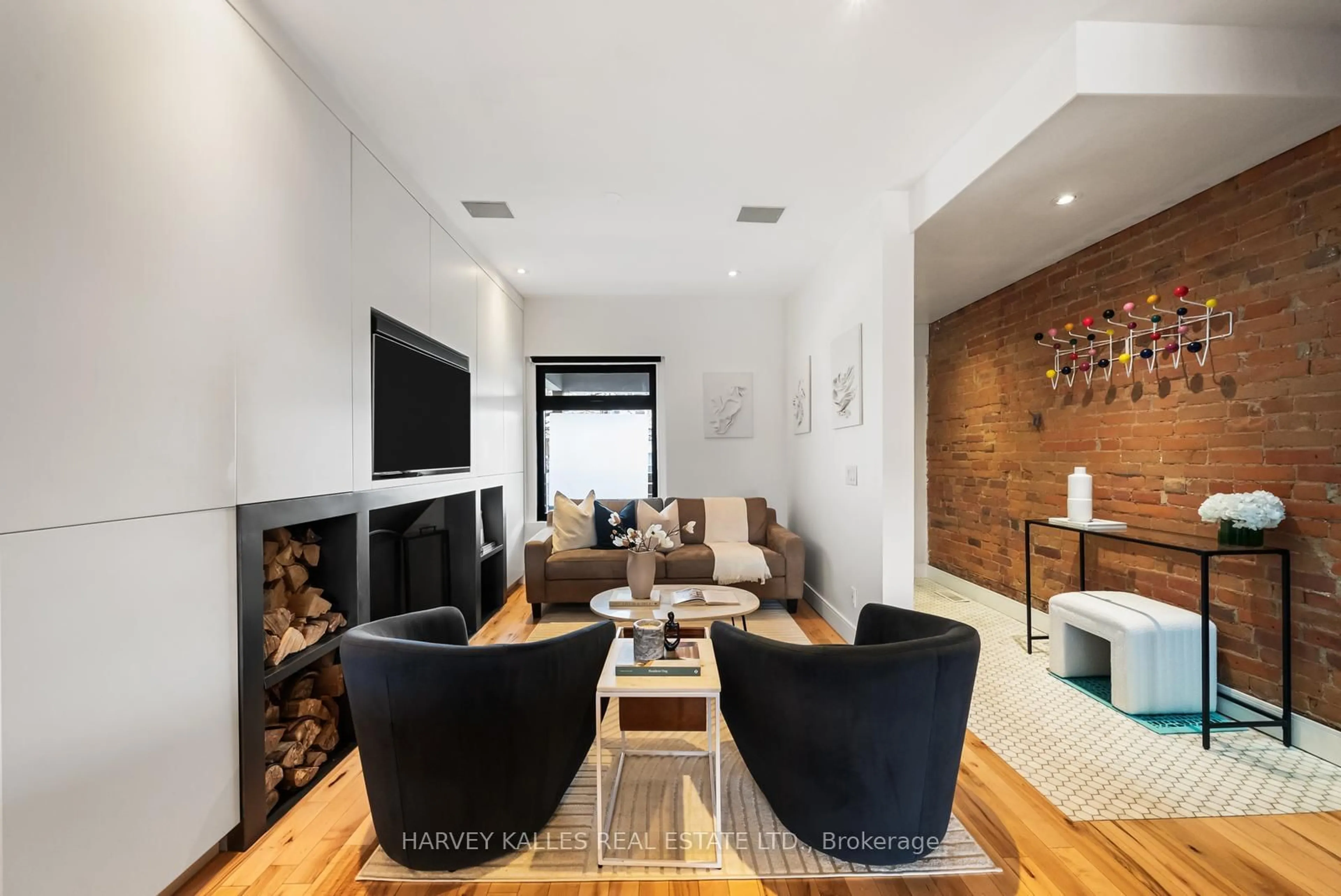 Living room with furniture, unknown for 208 Emerson Ave, Toronto Ontario M6H 3T6