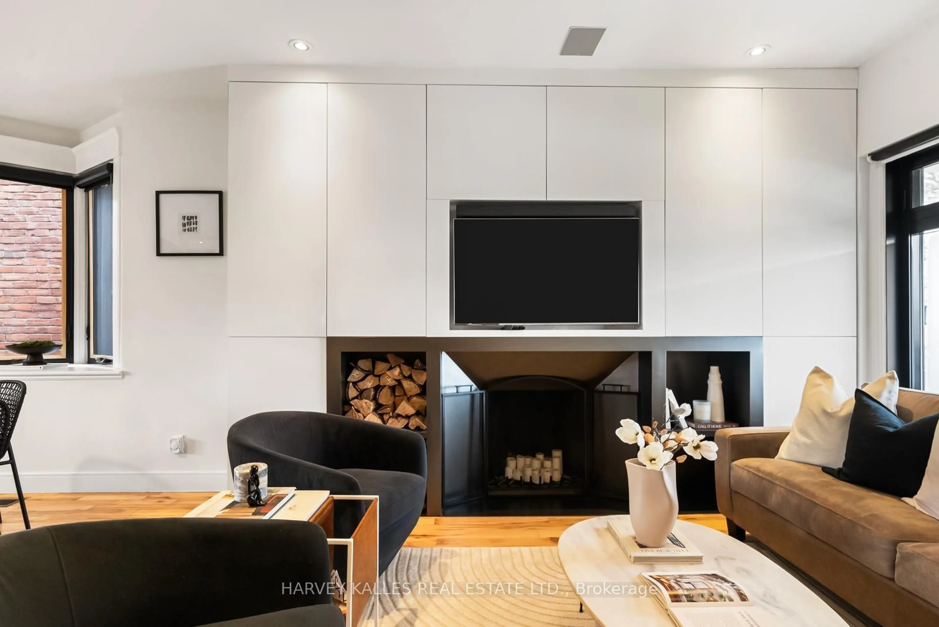 Home theater for 208 Emerson Ave, Toronto Ontario M6H 3T6