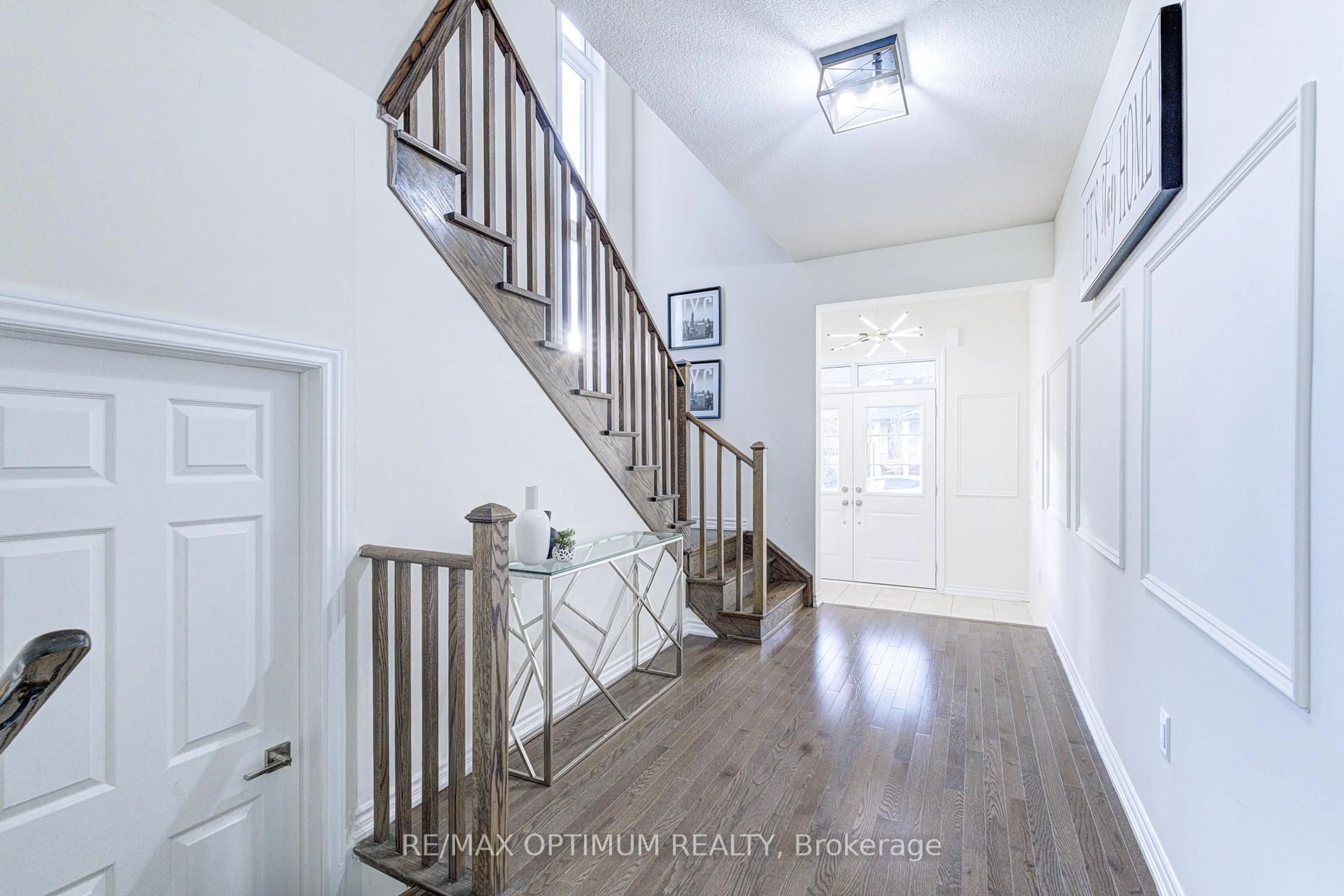 Indoor entryway for 46 Eastman Dr, Brampton Ontario L6X 5S5