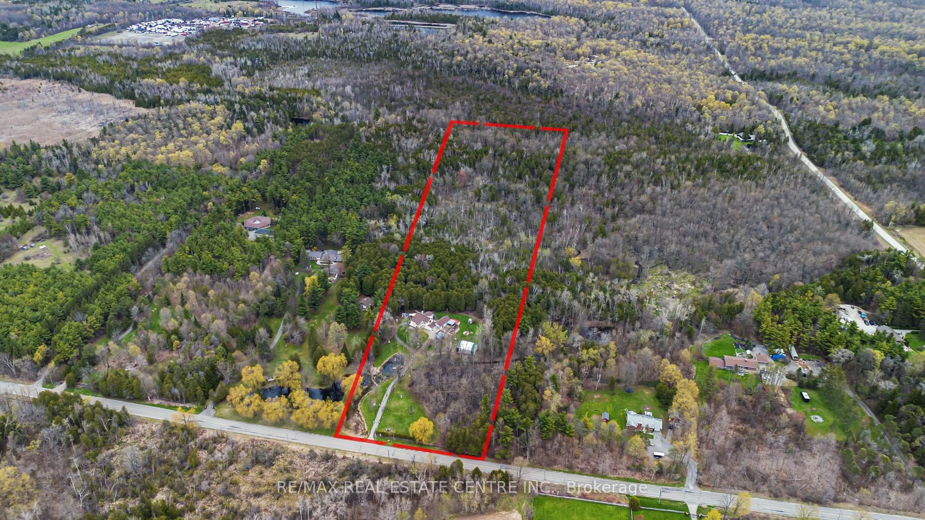 A pic from outside/outdoor area/front of a property/back of a property/a pic from drone, unknown for 11099 Sixth Line Nassagaweya, Milton Ontario L7J 2L7