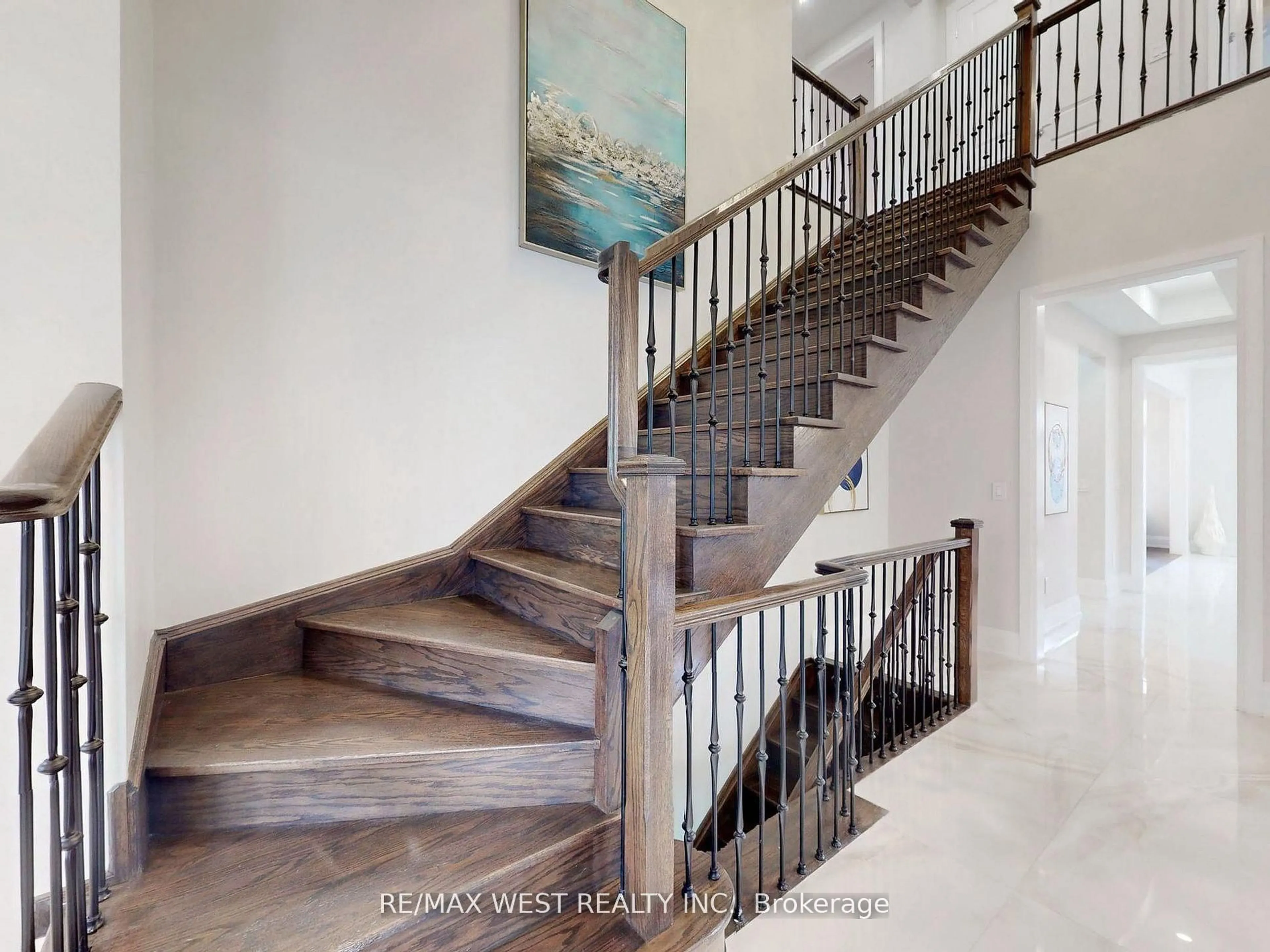 Stairs for 5199 Symphony Crt, Mississauga Ontario L5M 2M9