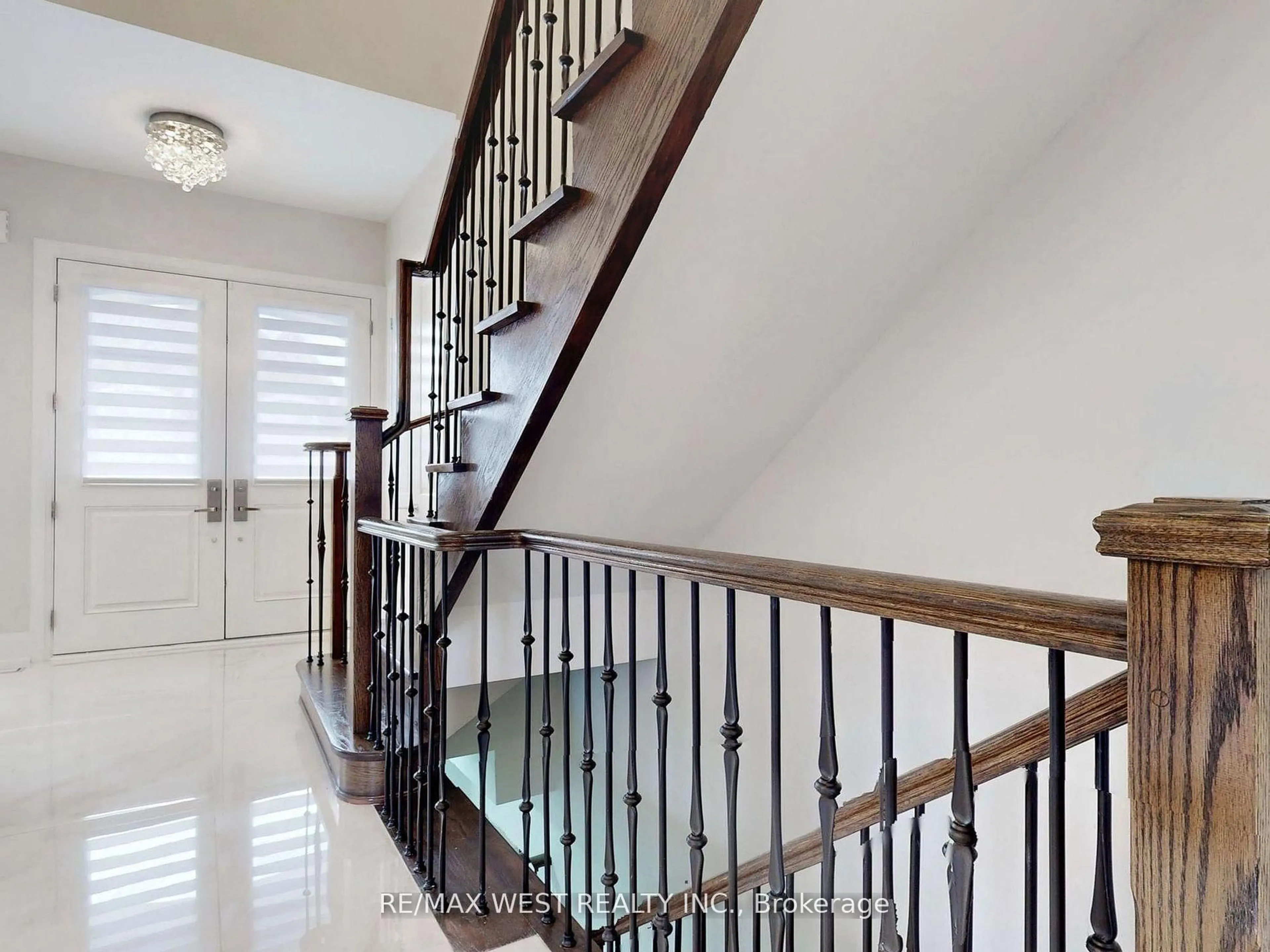 Unknown for 5199 Symphony Crt, Mississauga Ontario L5M 2M9