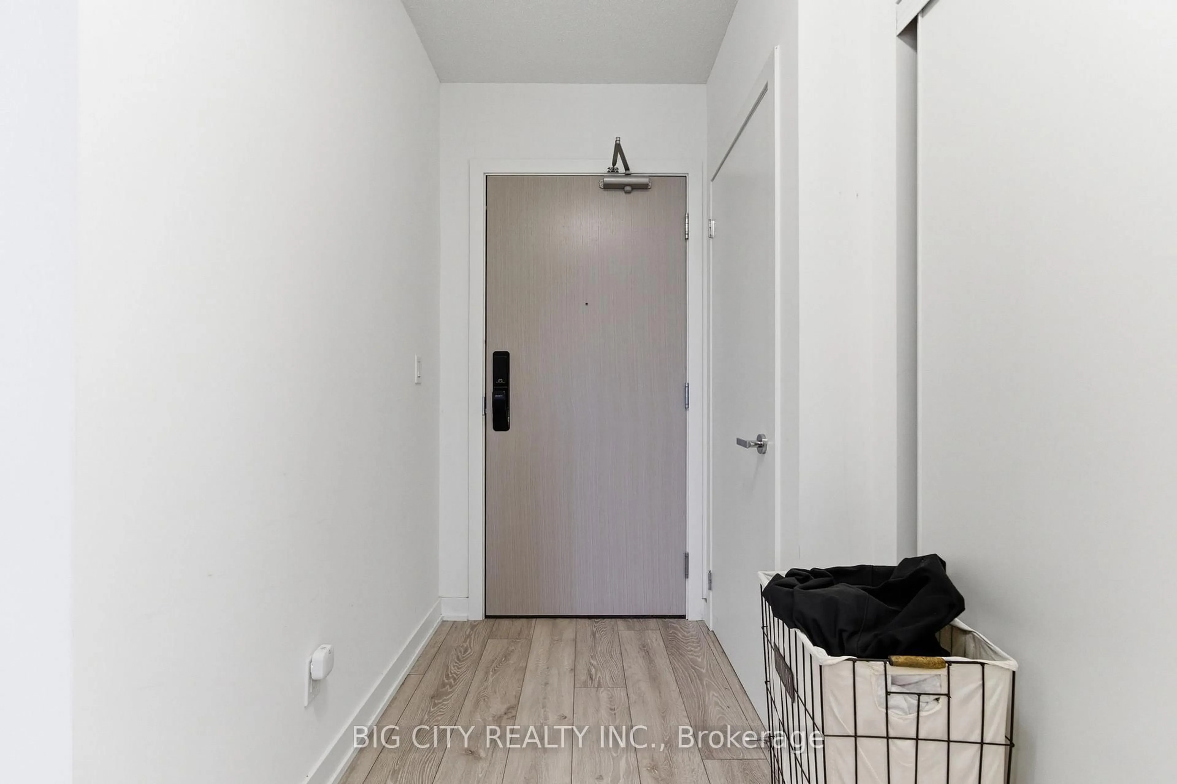 Indoor entryway for 3200 Dakota Common #B303, Burlington Ontario L7M 2A7