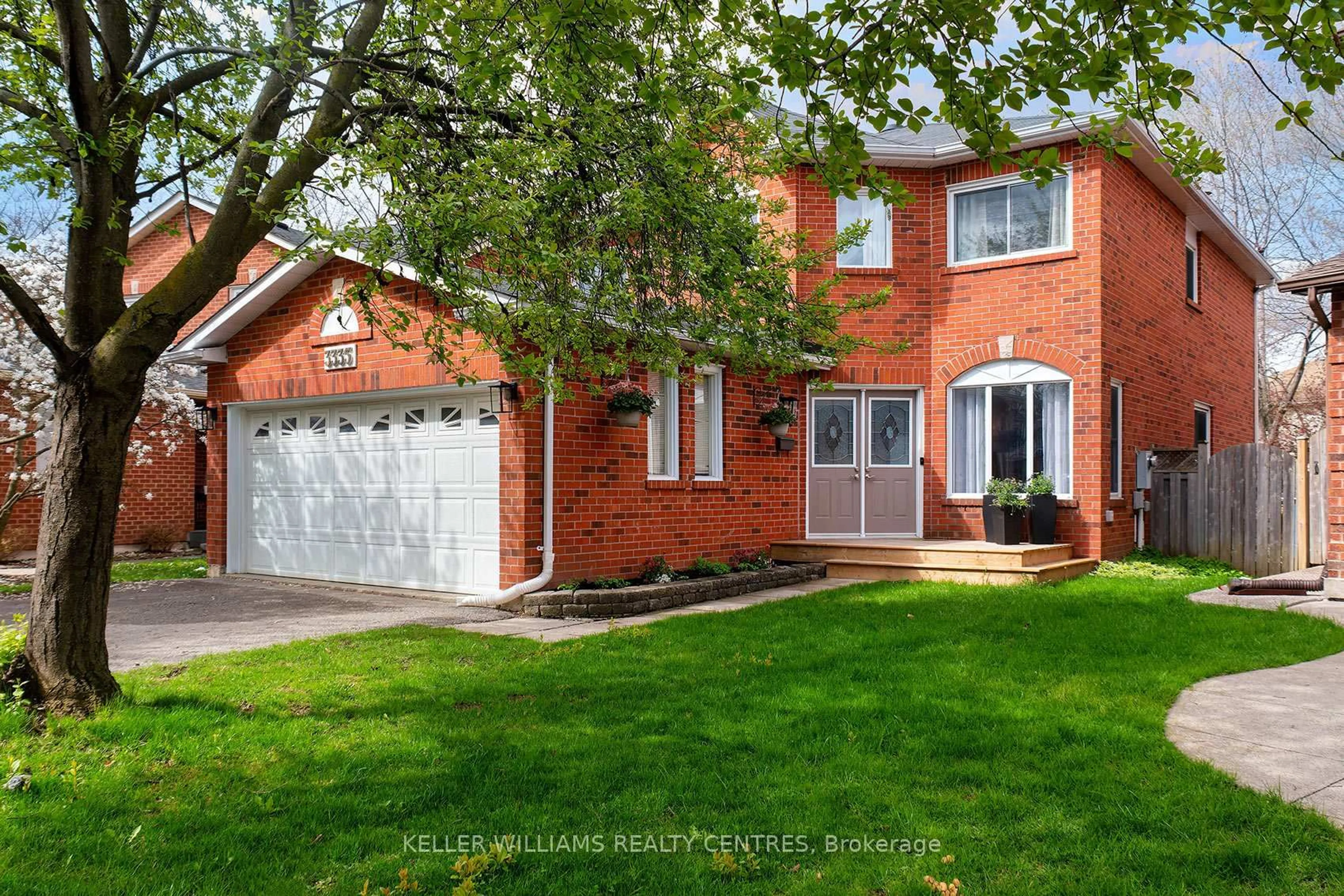 Home with brick exterior material, street for 3335 Sundew Crt, Mississauga Ontario L5N 5X6