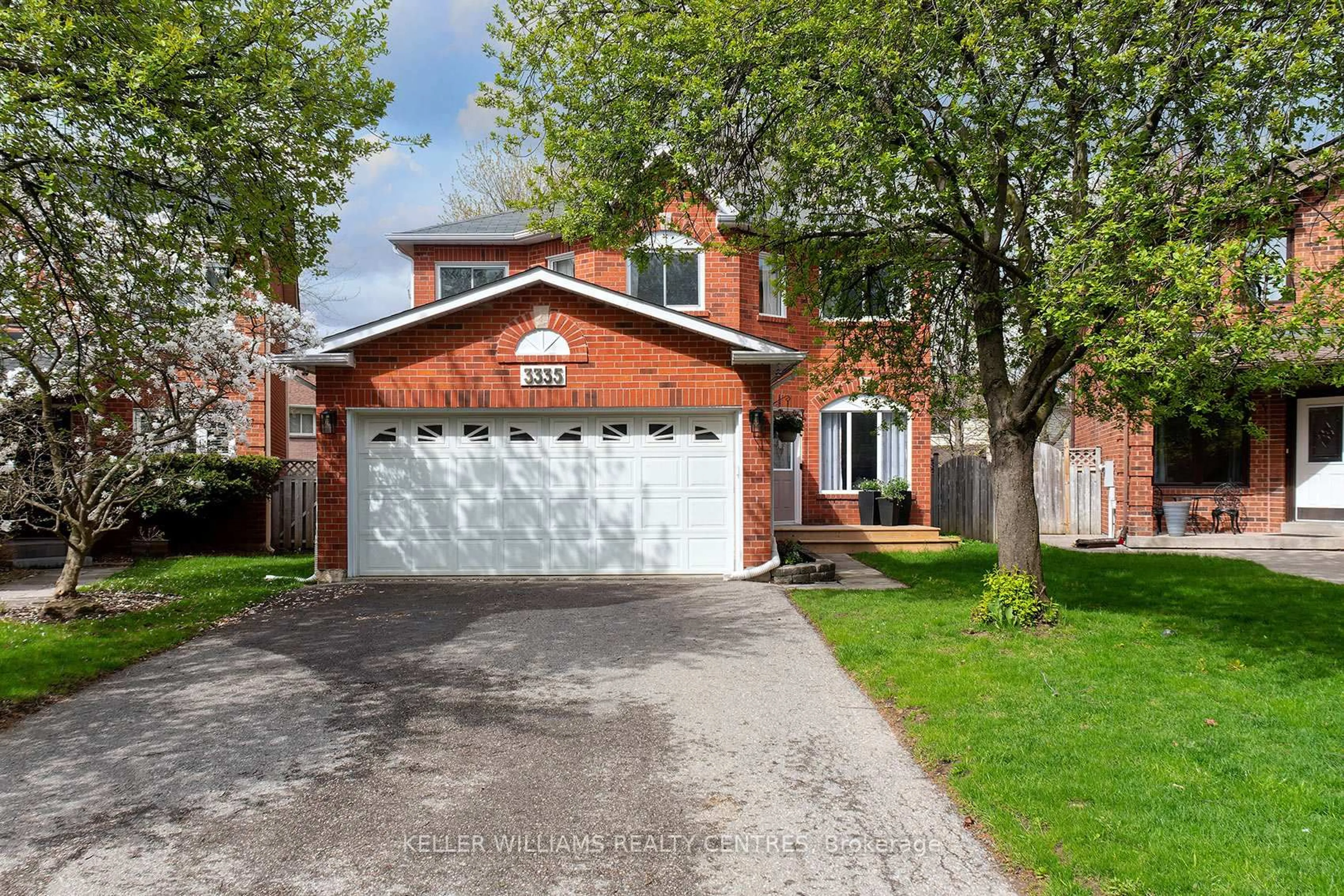Home with brick exterior material, street for 3335 Sundew Crt, Mississauga Ontario L5N 5X6
