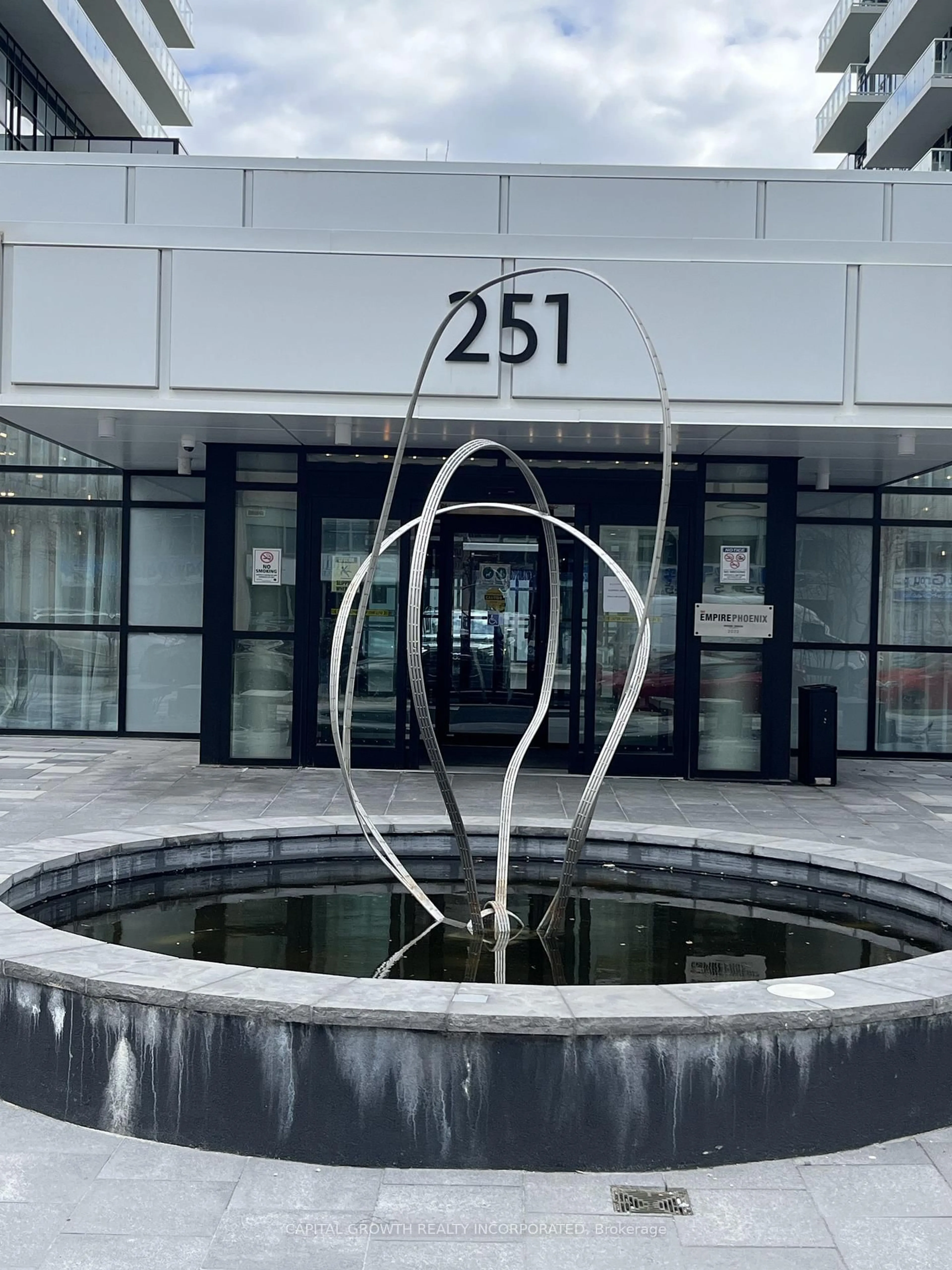 Indoor foyer for 251 Manitoba St #622, Toronto Ontario M8Y 1C9