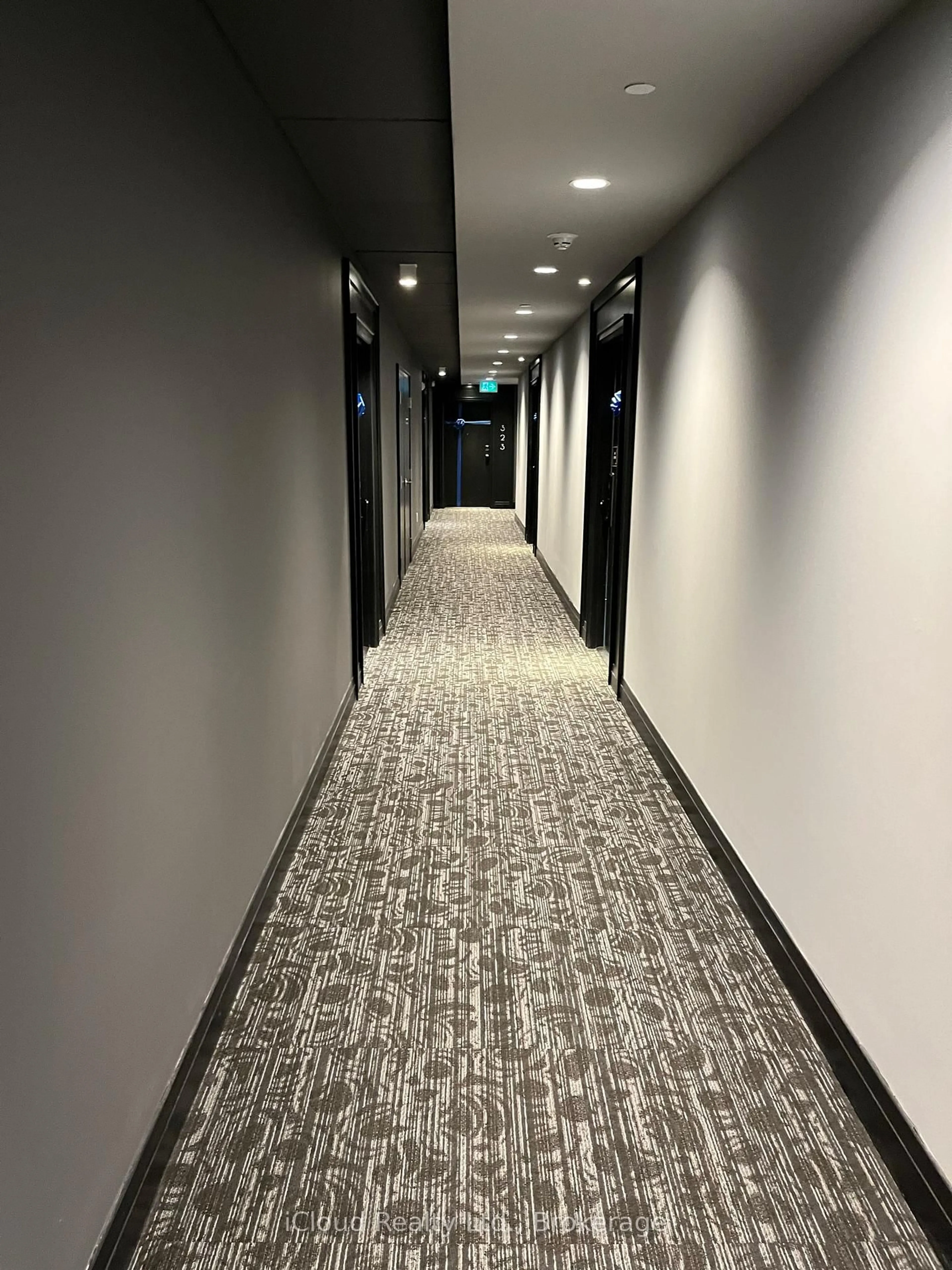 Indoor foyer for 95 Dundas St #325, Oakville Ontario L6M 5N4