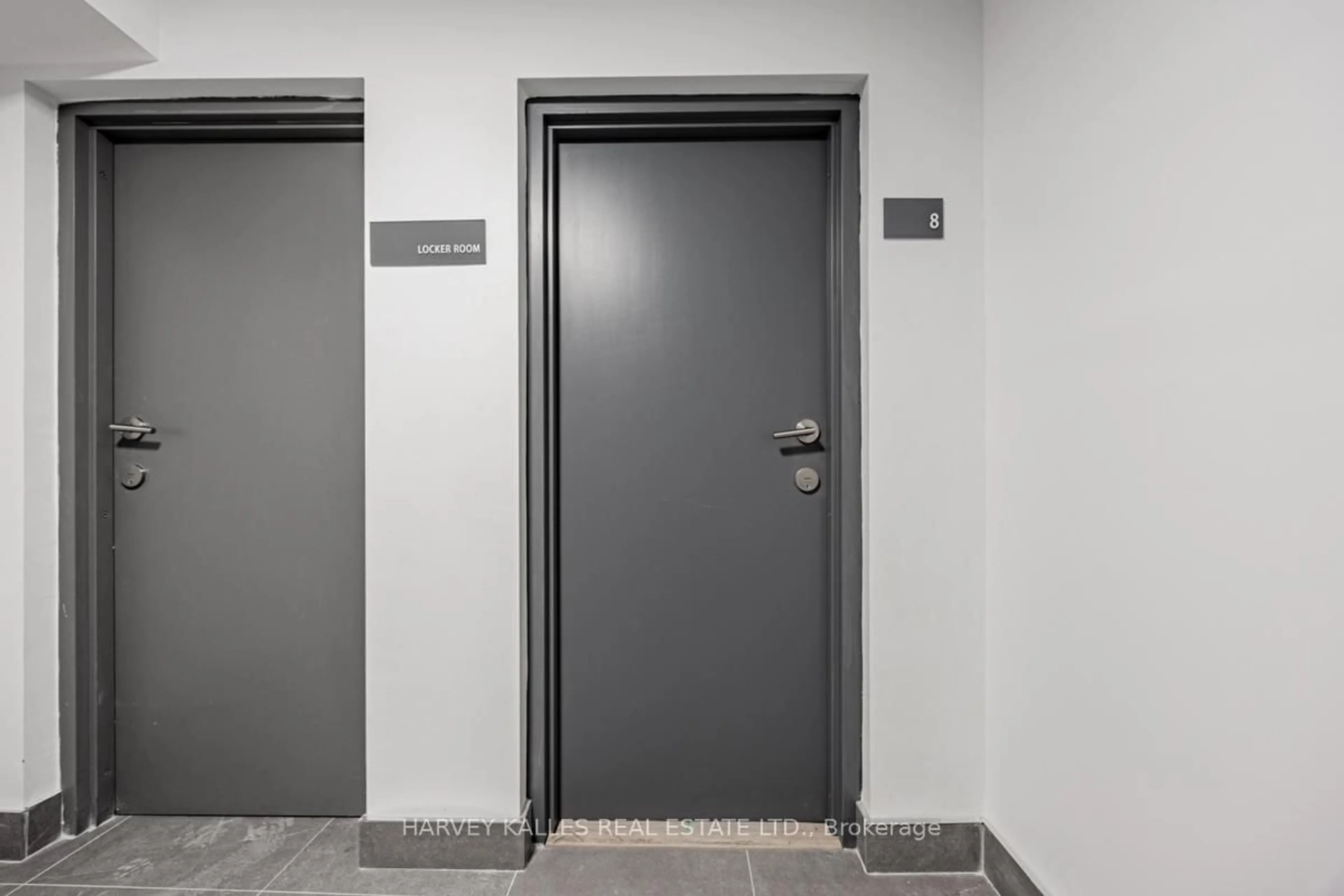 Indoor foyer for 18 Cavell Ave, Toronto Ontario M8V 1P2