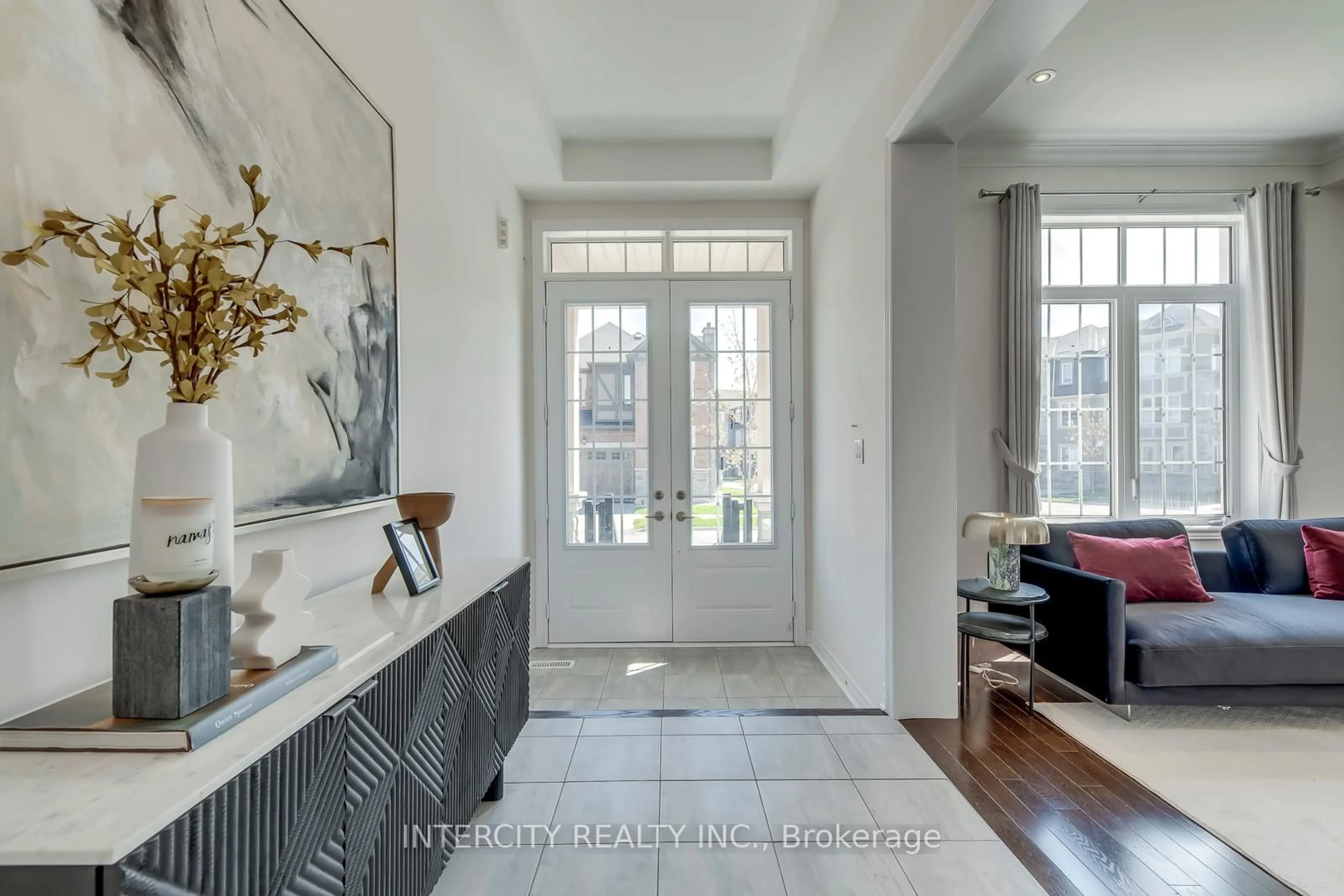 Indoor entryway for 259 Polly Dr, Oakville Ontario L6M 0X3