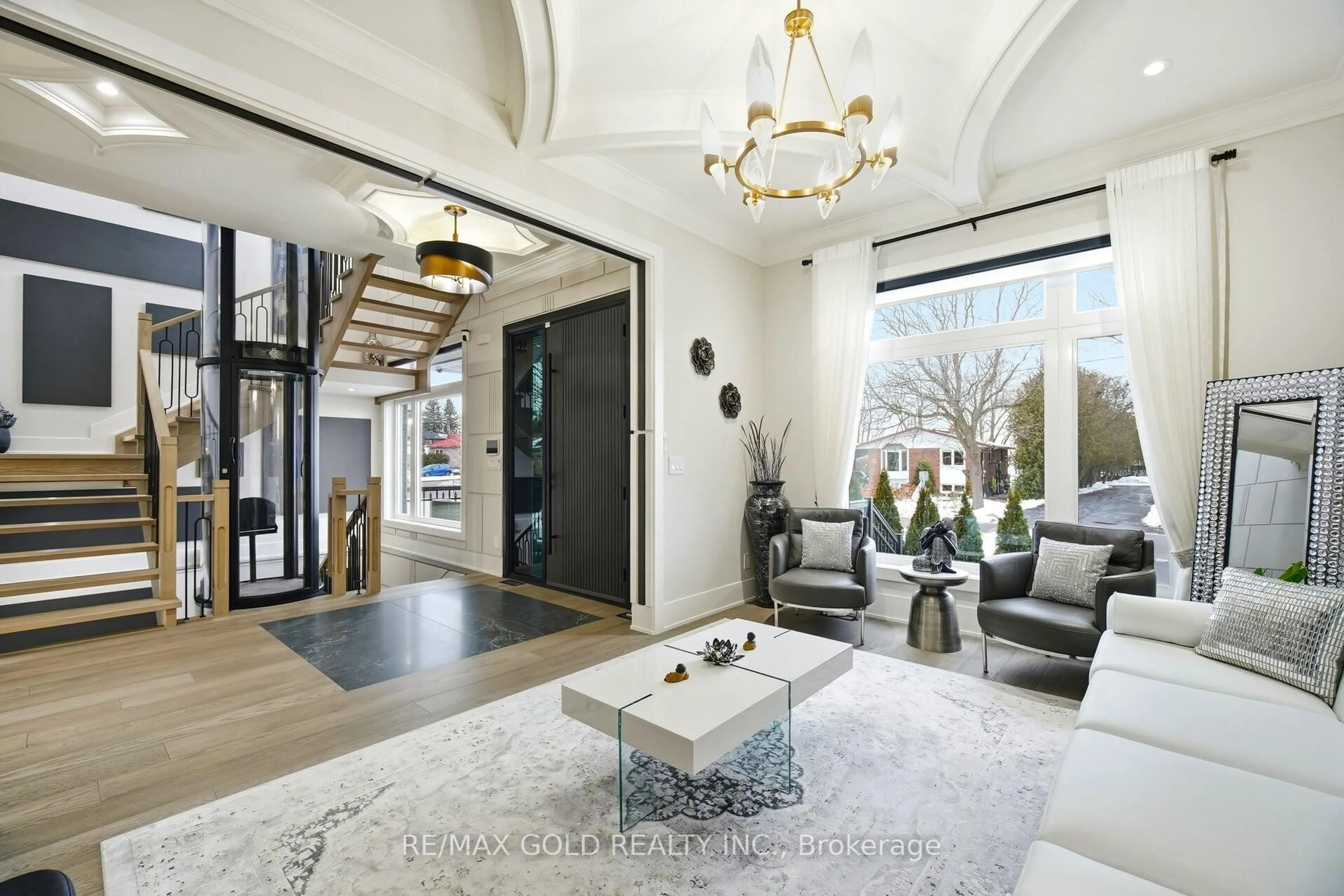 Indoor foyer for 28 William St, Caledon Ontario L7E 4V2