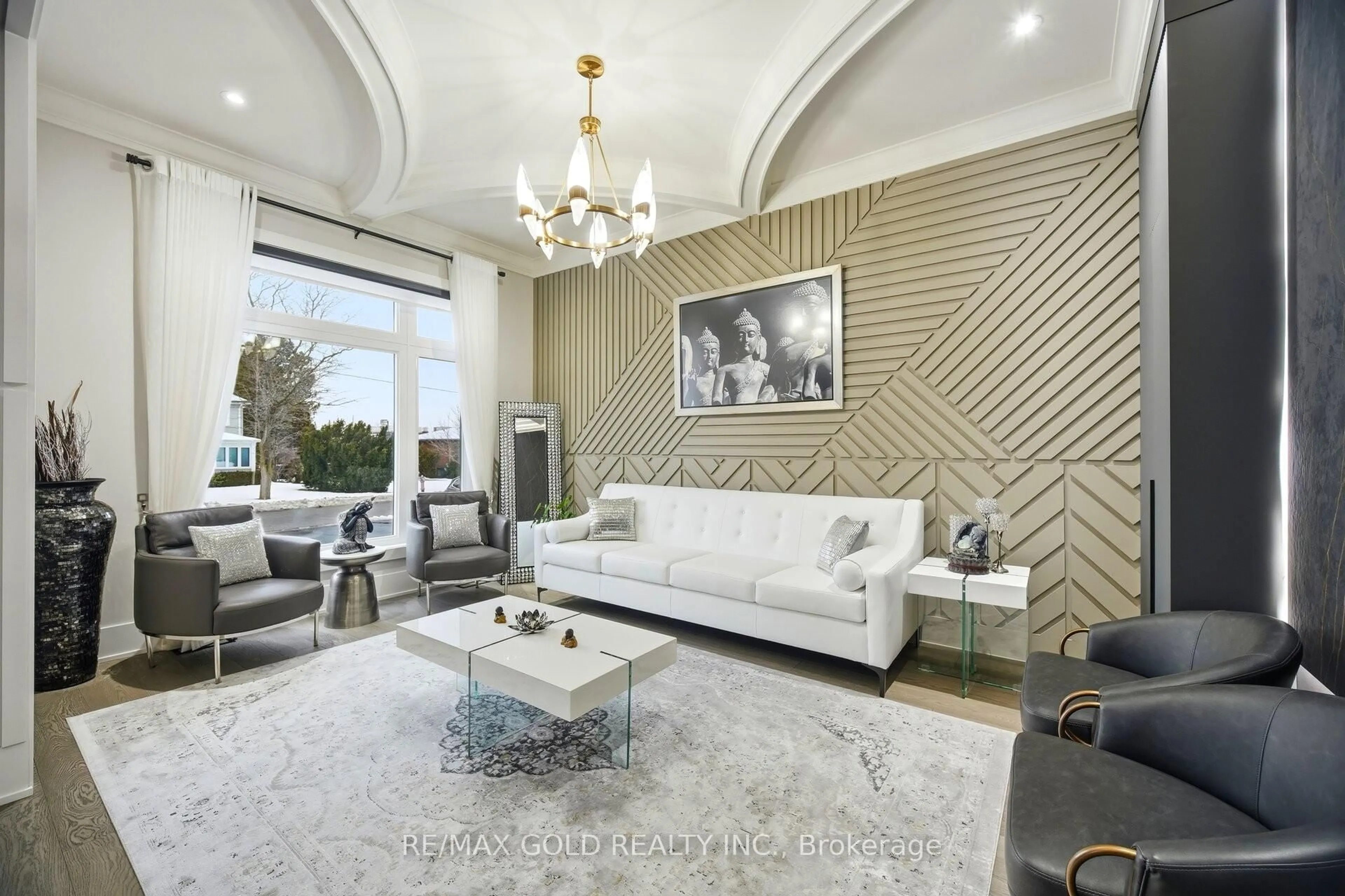 Living room with furniture, unknown for 28 William St, Caledon Ontario L7E 4V2