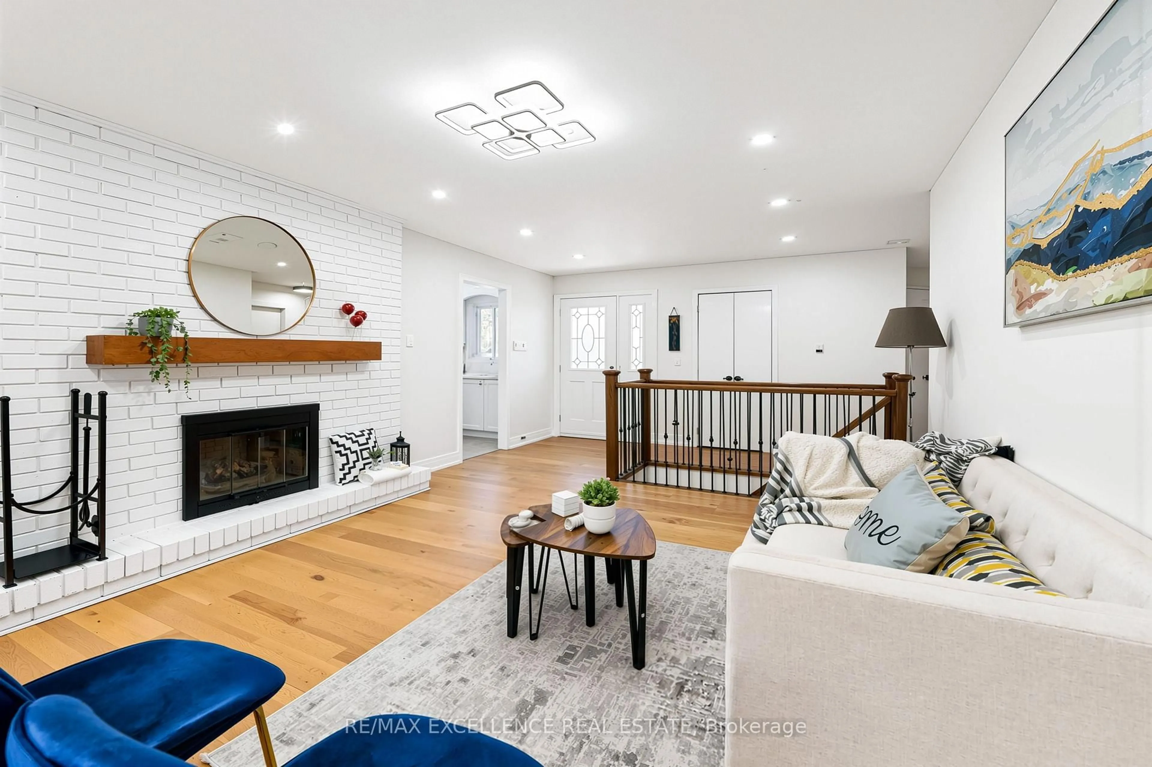 Living room with furniture, unknown for 14812 Centreville Creek Rd, Caledon Ontario L7C 3B1