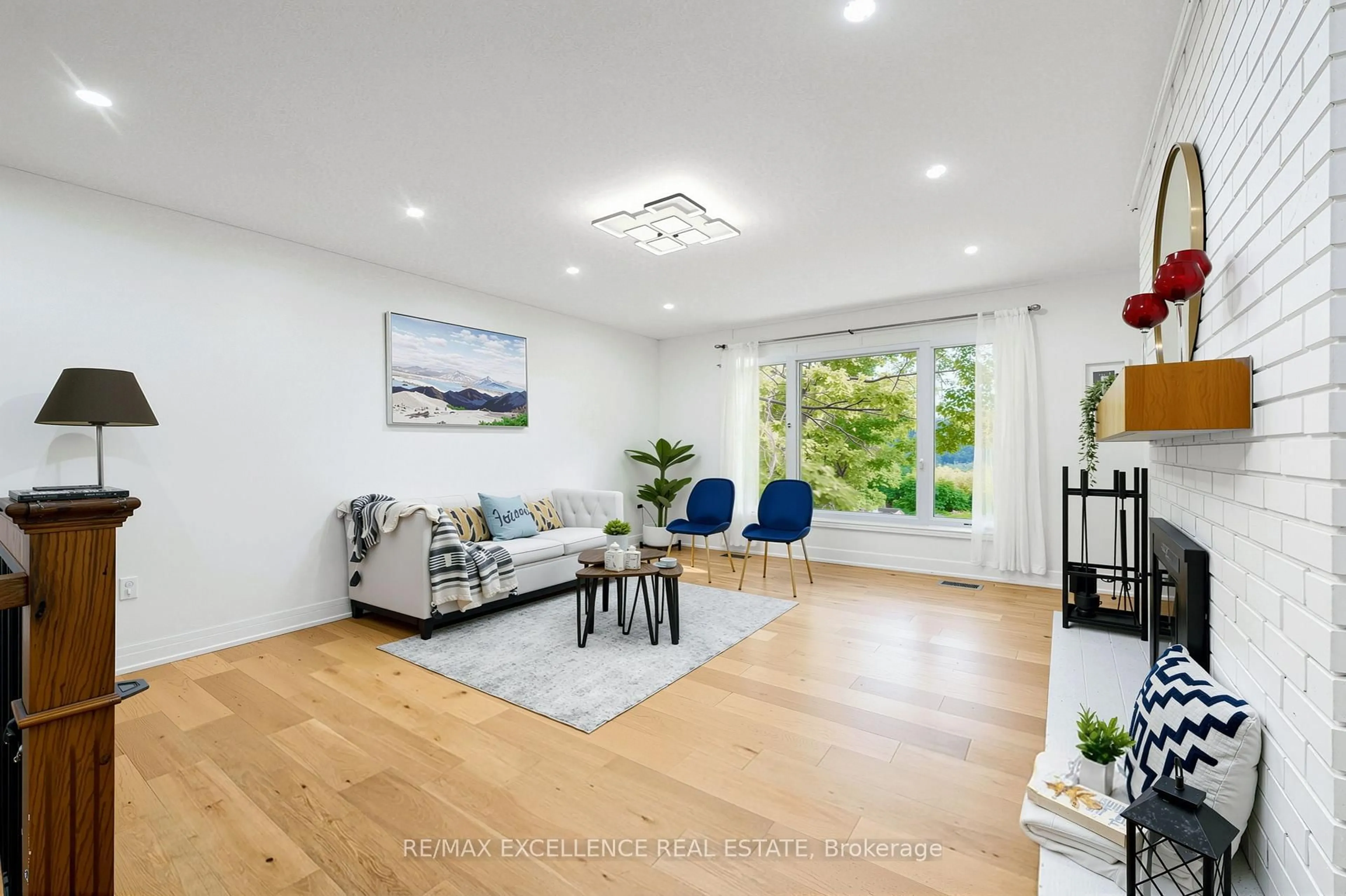 Living room with furniture, wood/laminate floor for 14812 Centreville Creek Rd, Caledon Ontario L7C 3B1