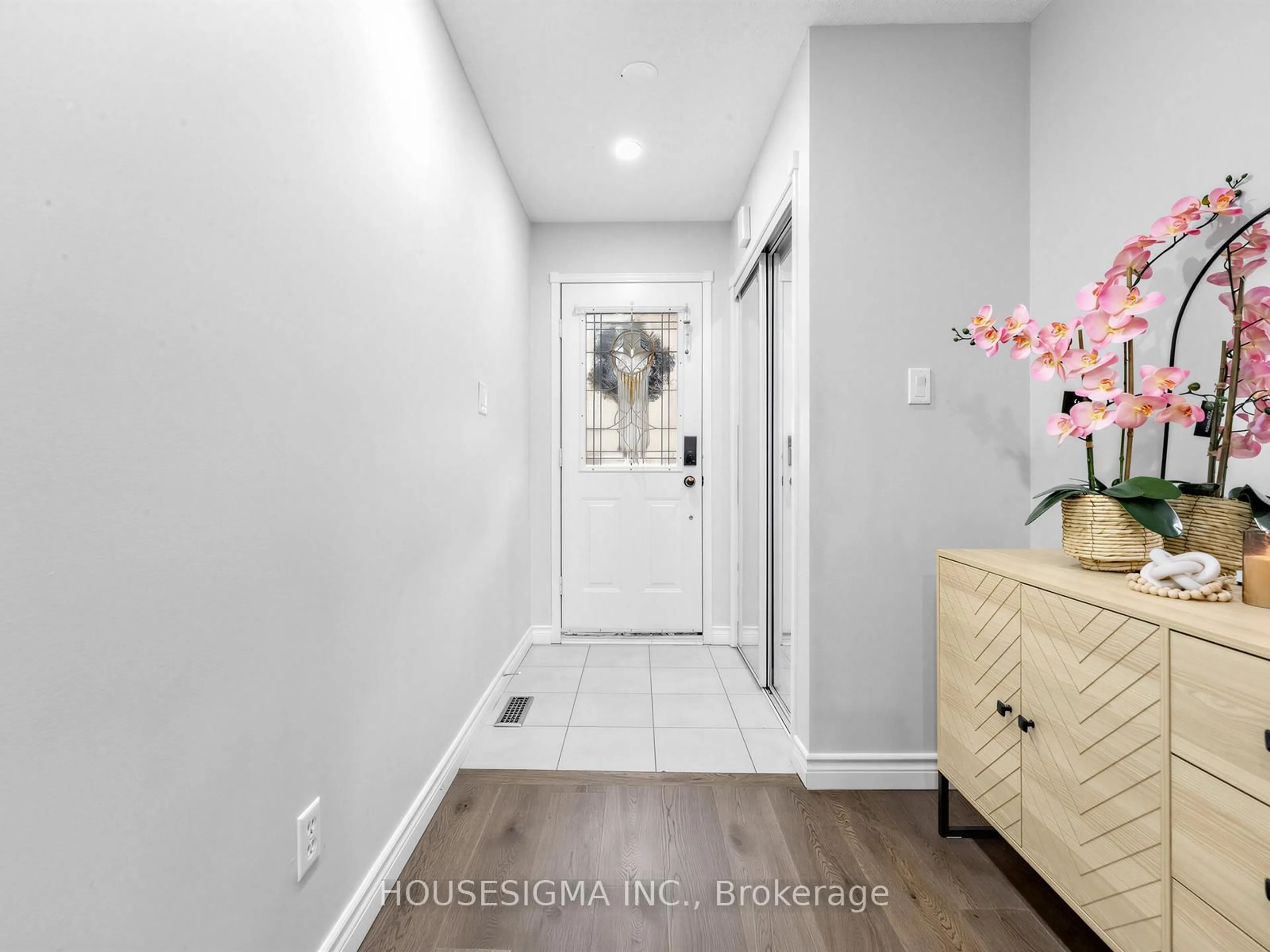 Indoor entryway for 455 Apache Crt #94, Mississauga Ontario L4Z 3W8