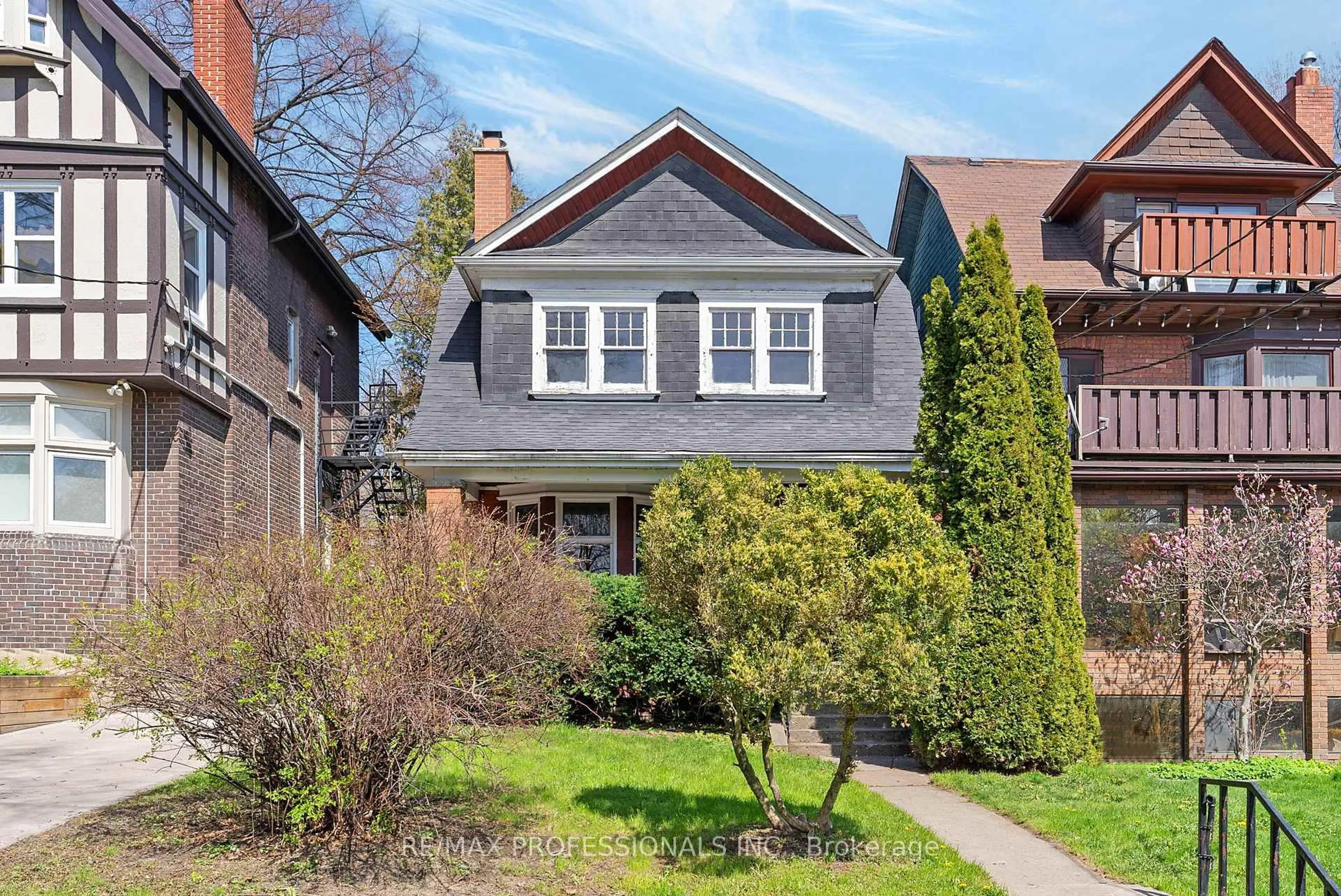 Home with brick exterior material, street for 25 Wilson Park Rd, Toronto Ontario M6K 3B6