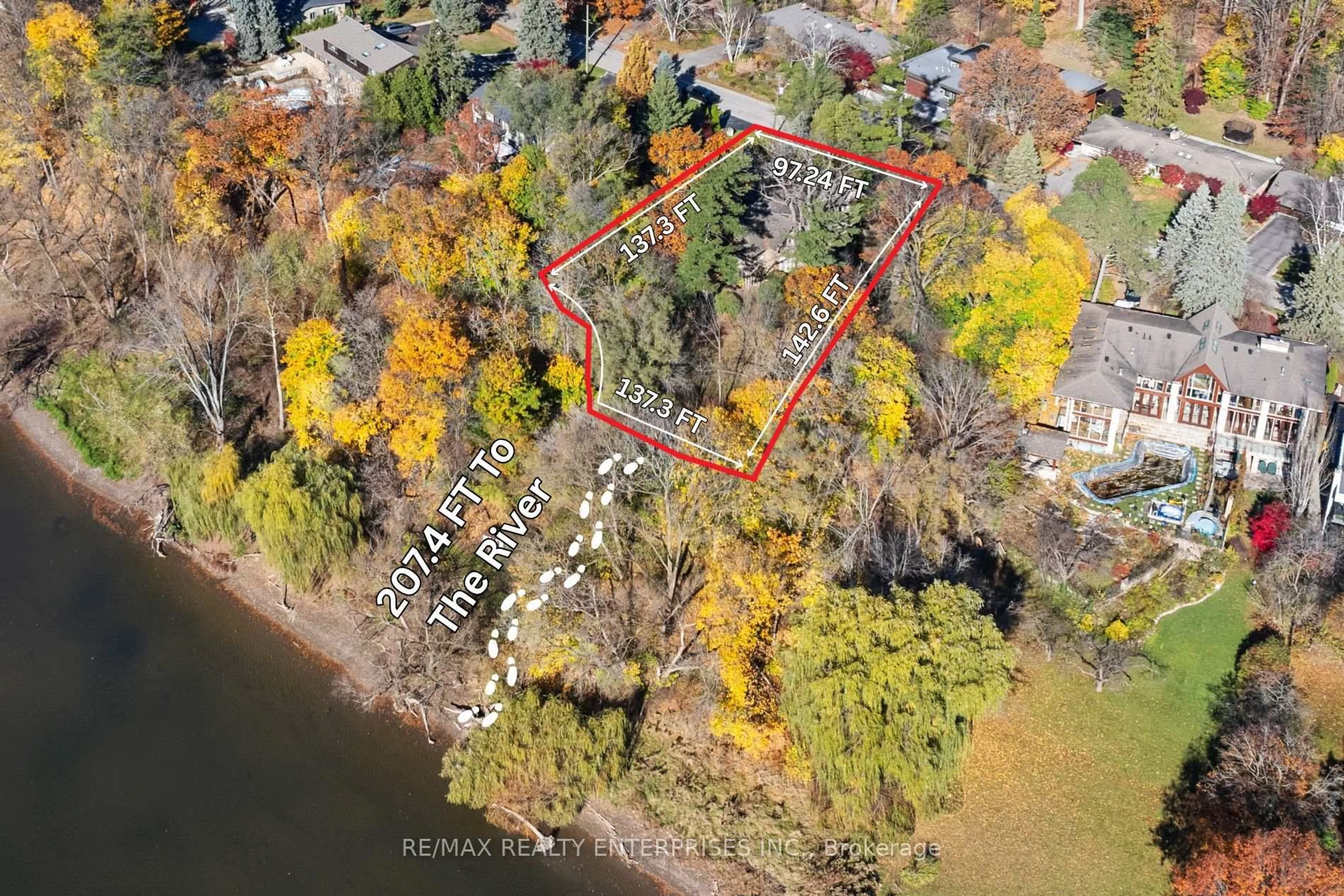 A pic from outside/outdoor area/front of a property/back of a property/a pic from drone, water/lake/river/ocean view for 1520 Pinetree Cres, Mississauga Ontario L5G 2S8