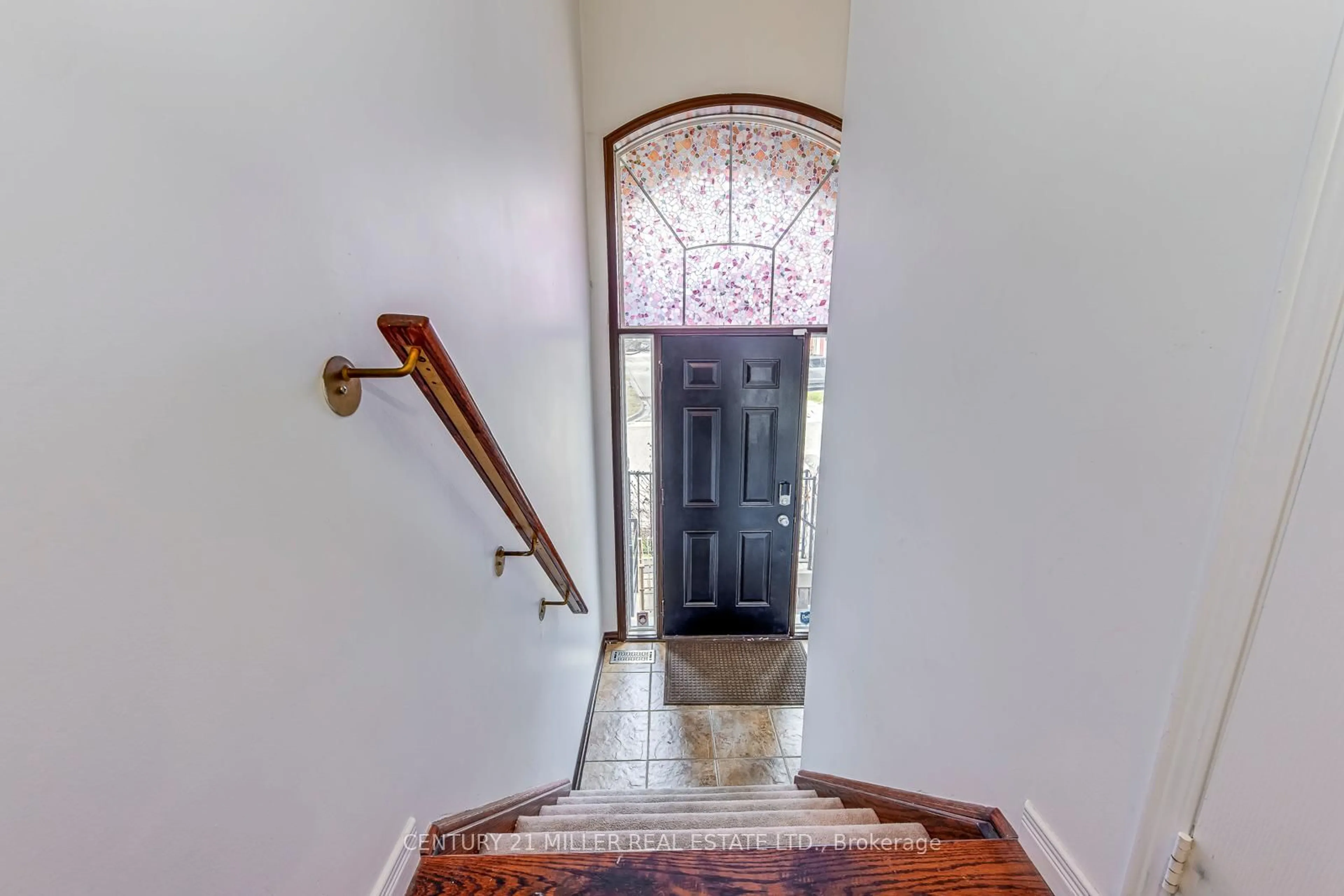 Indoor foyer for 3117 Joel Kerbel Pl, Mississauga Ontario L4Y 0B1