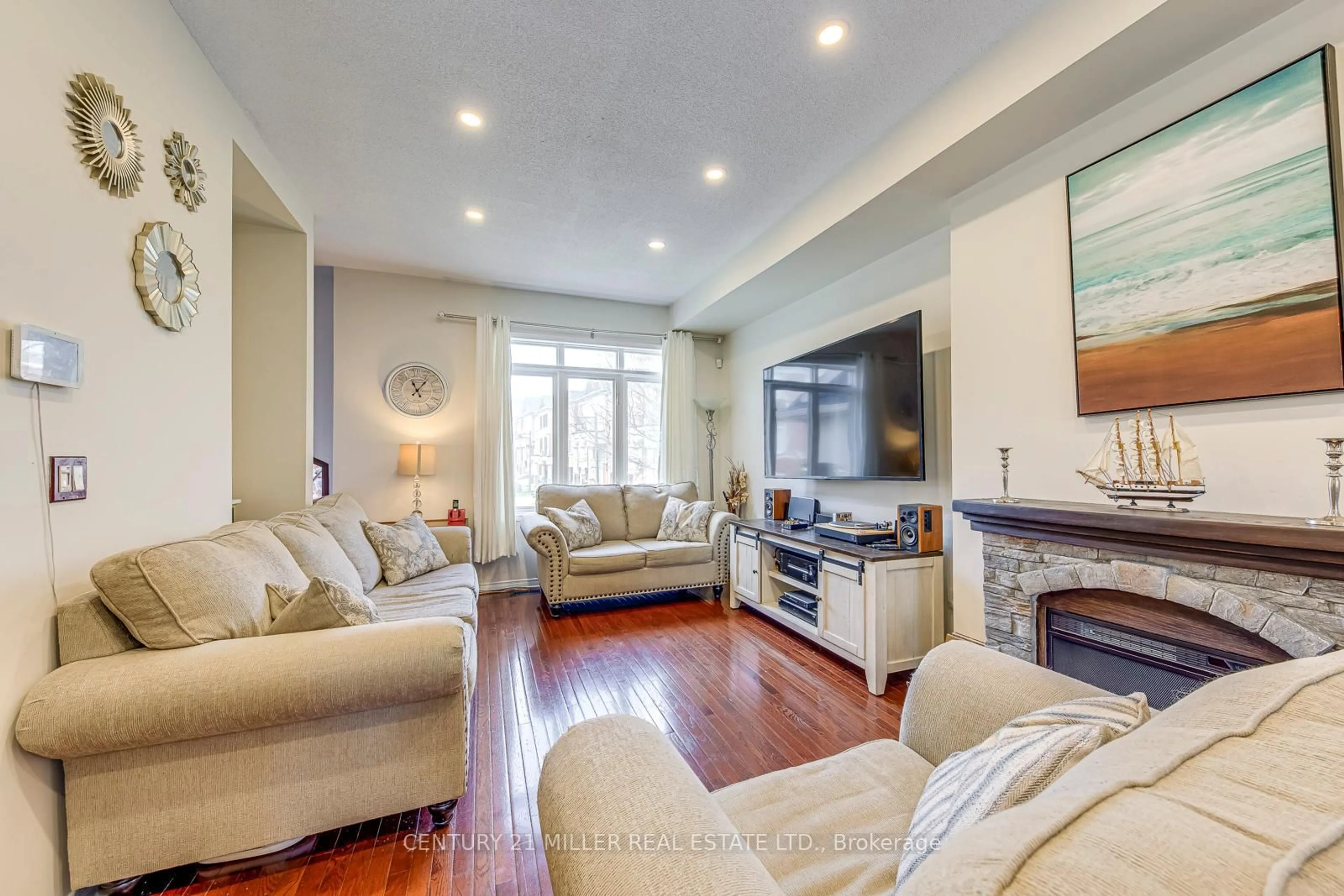 Living room with furniture, unknown for 3117 Joel Kerbel Pl, Mississauga Ontario L4Y 0B1